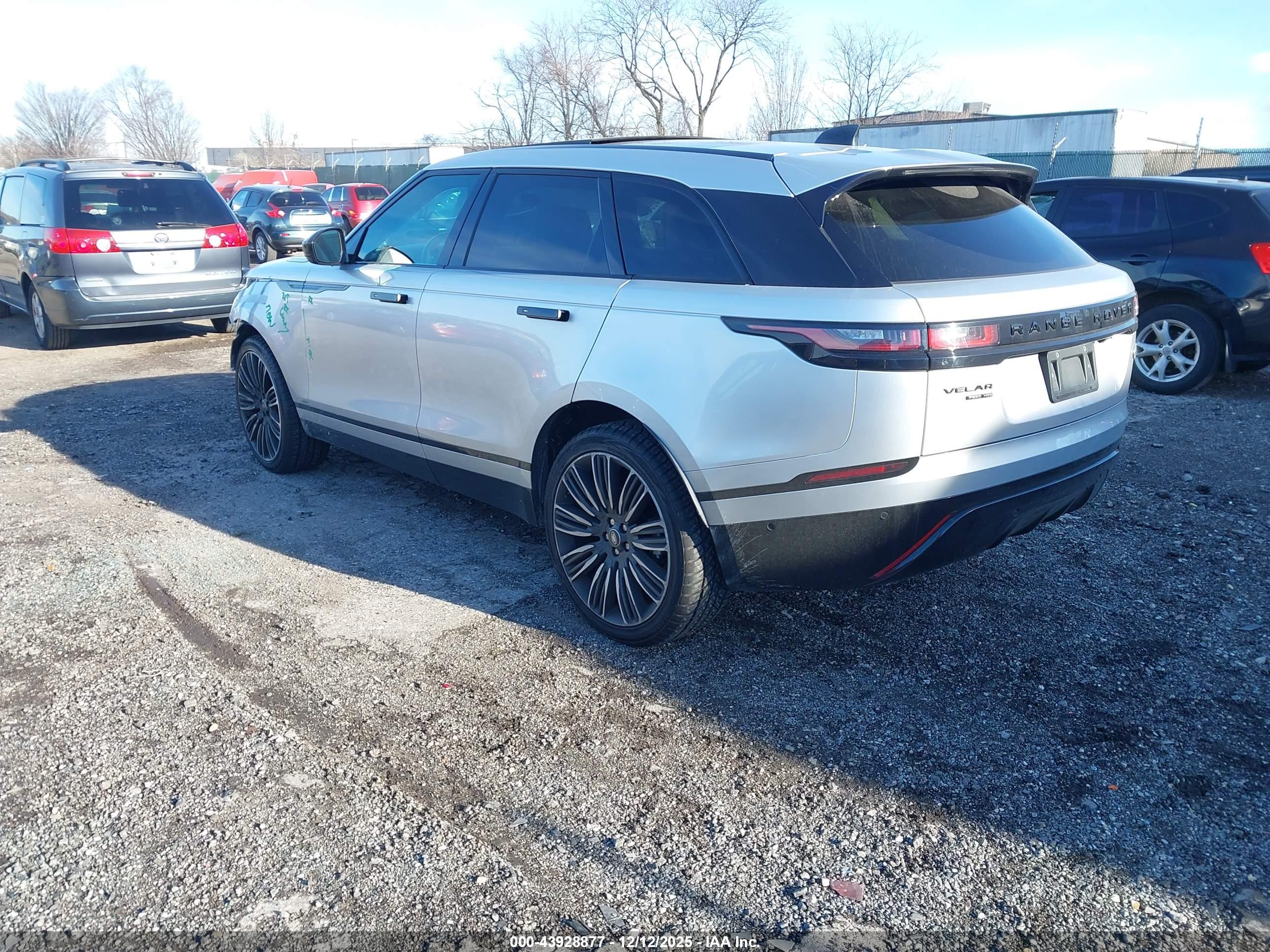 LAND ROVER image 3