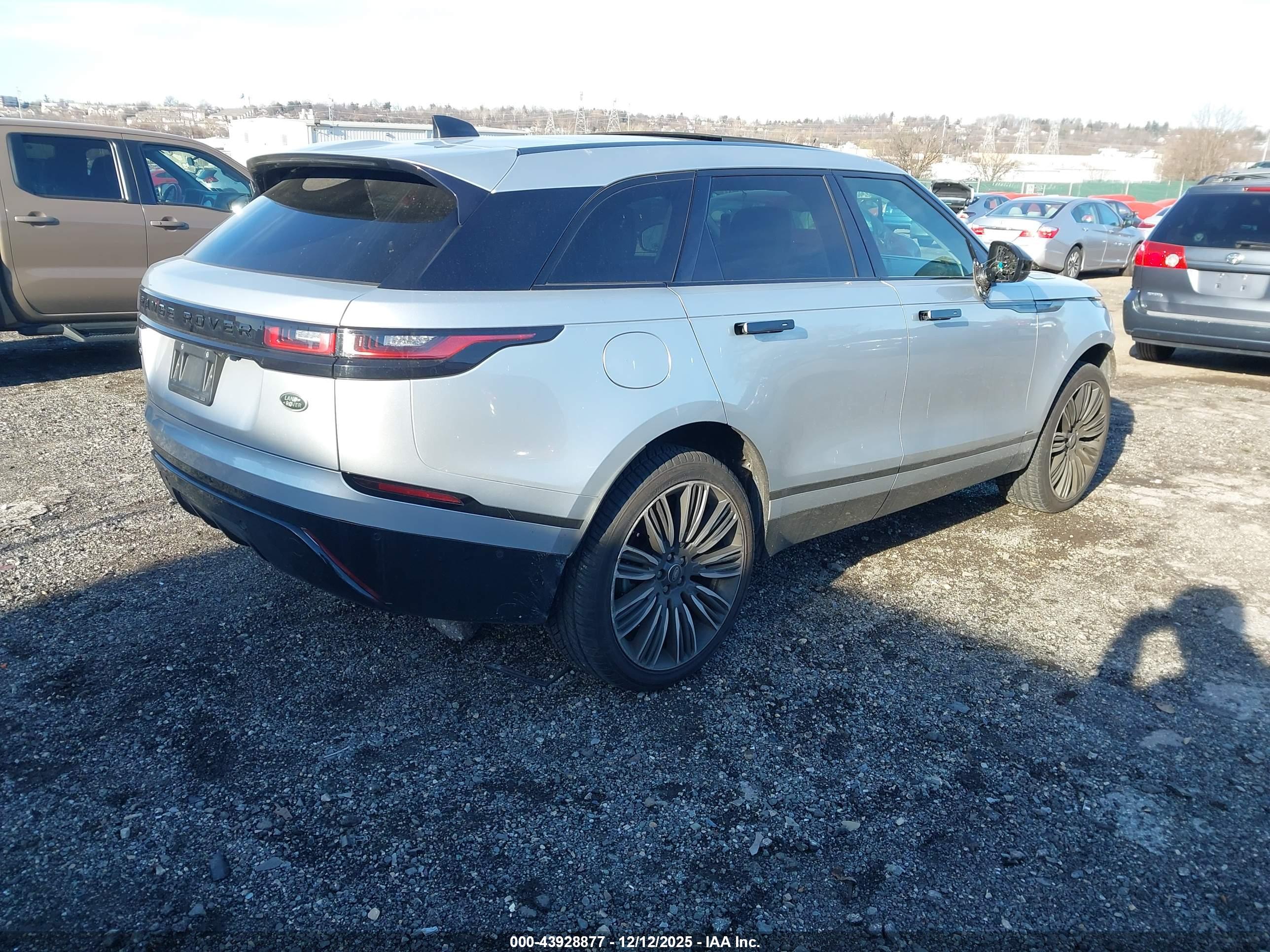 LAND ROVER image 4