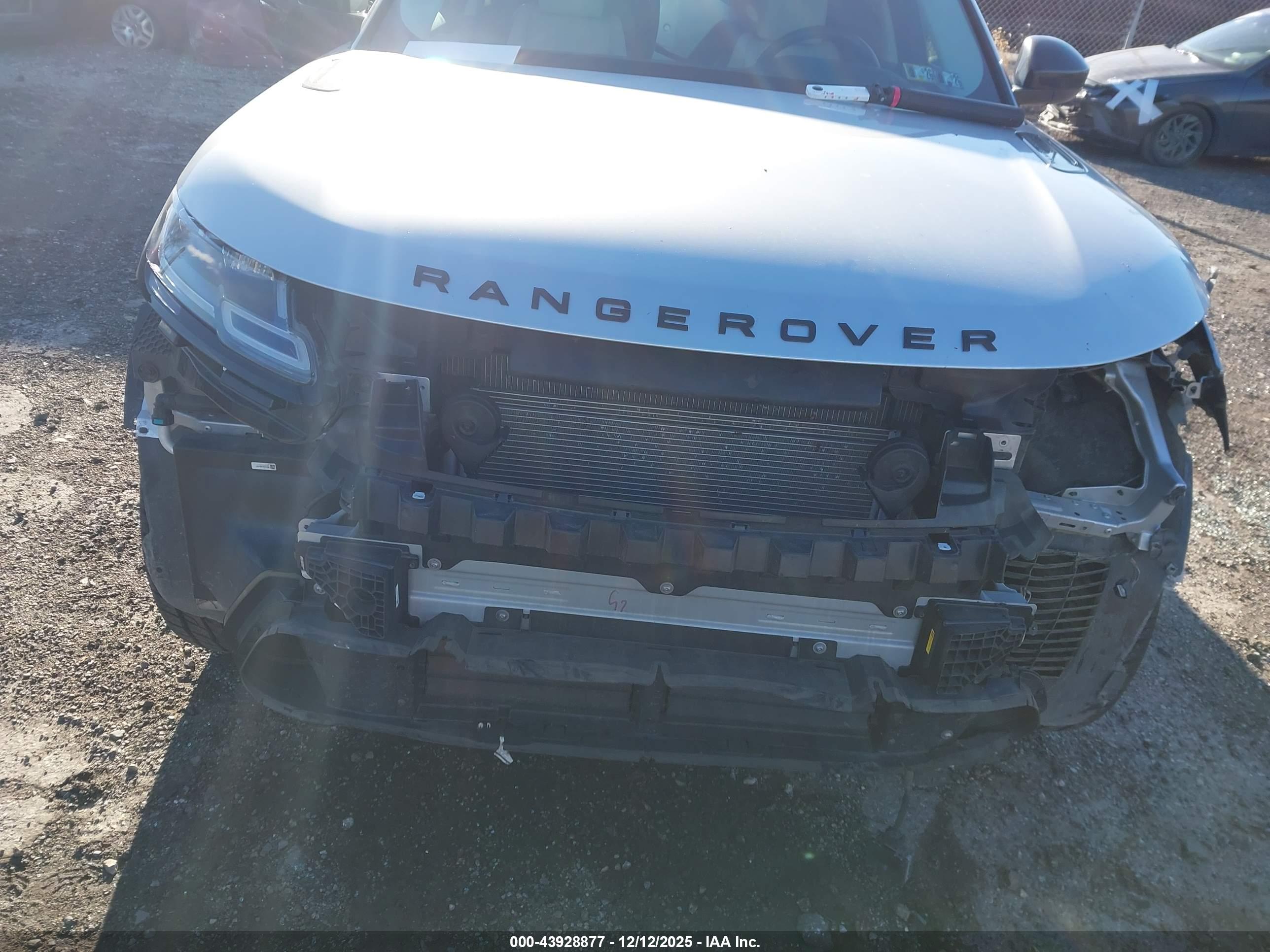 LAND ROVER image 6