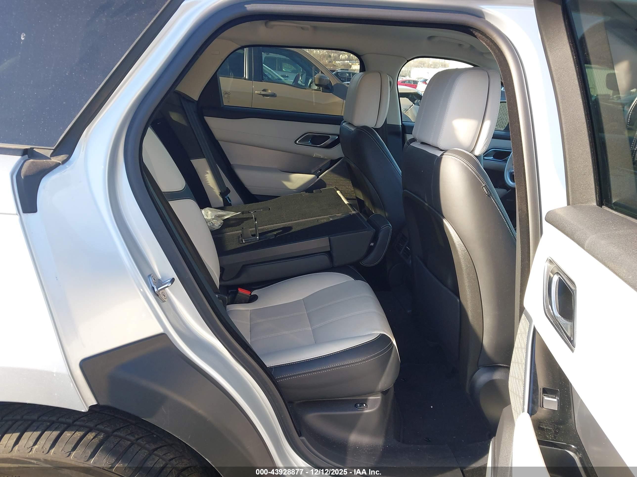 LAND ROVER image 8