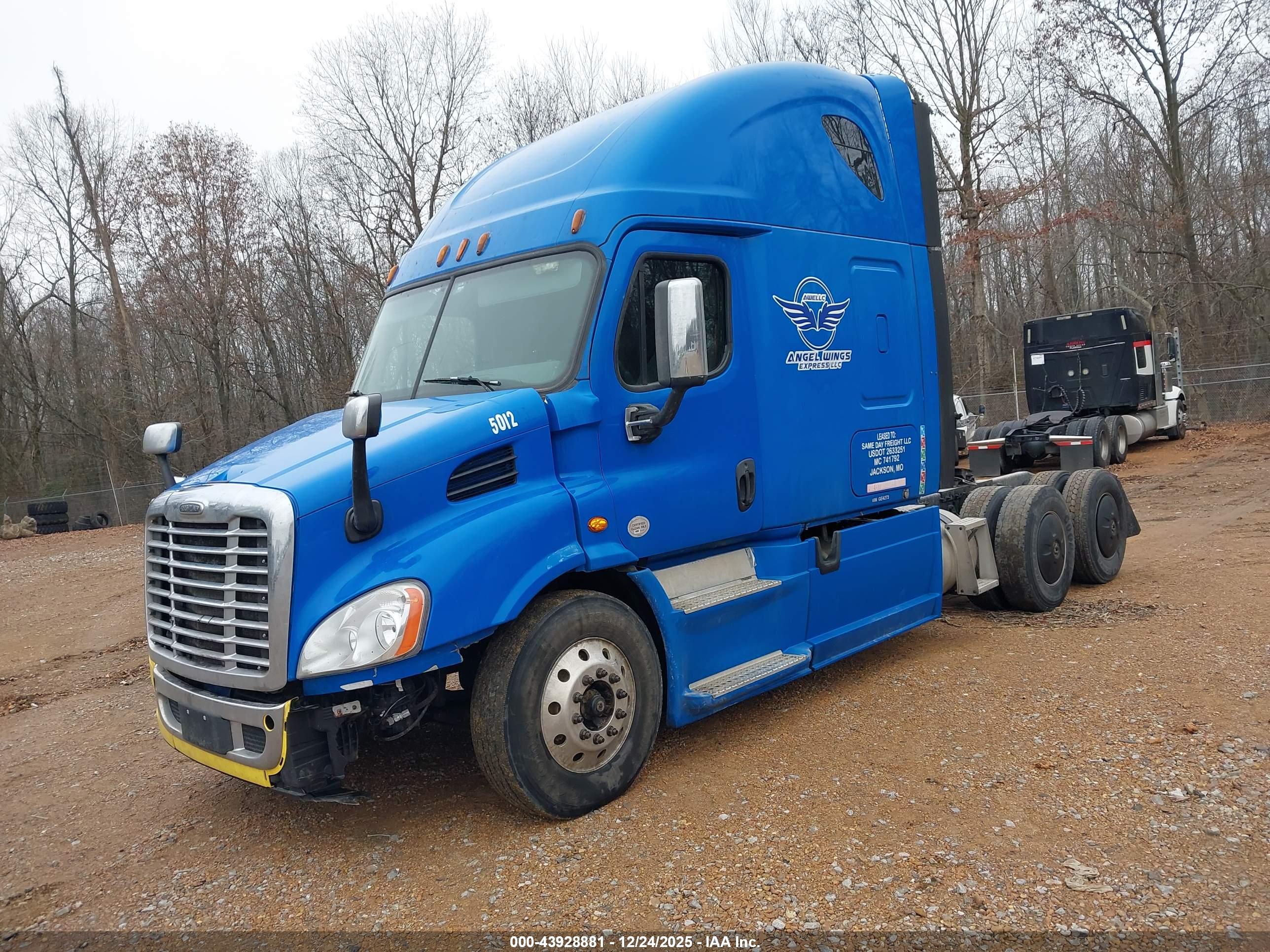 FREIGHTLINER CASCADIA image 2