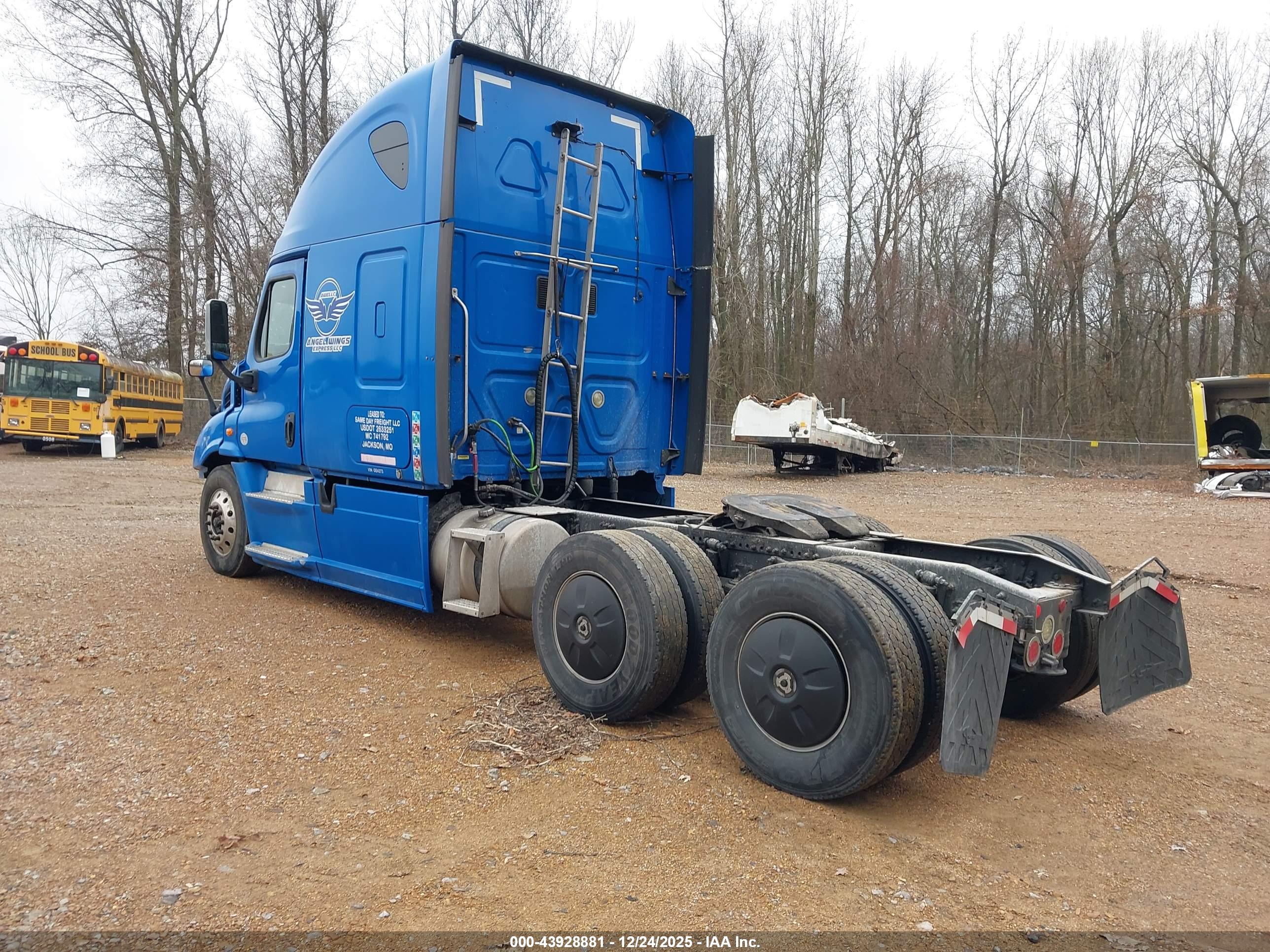 FREIGHTLINER CASCADIA image 3