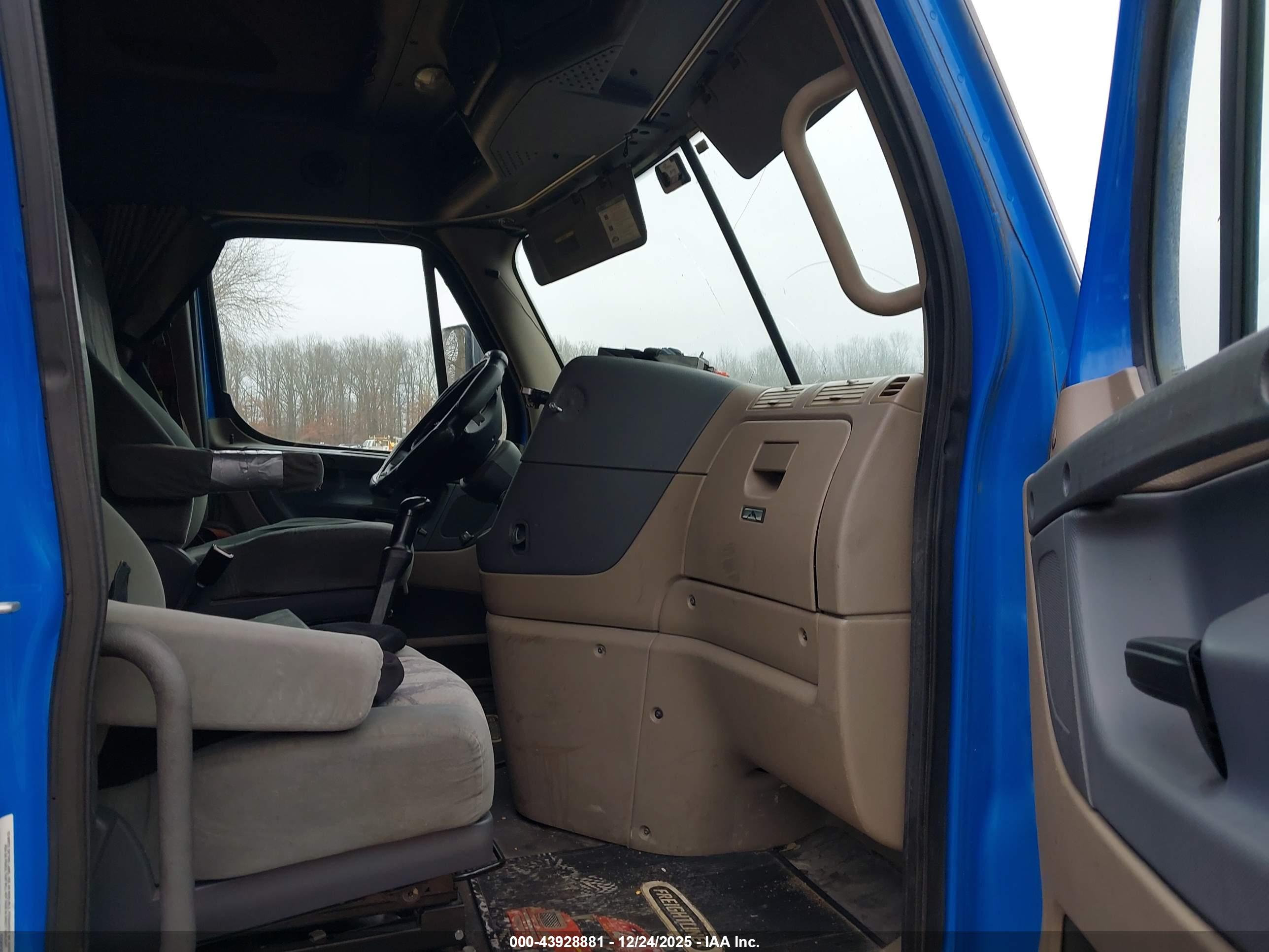 FREIGHTLINER CASCADIA image 7