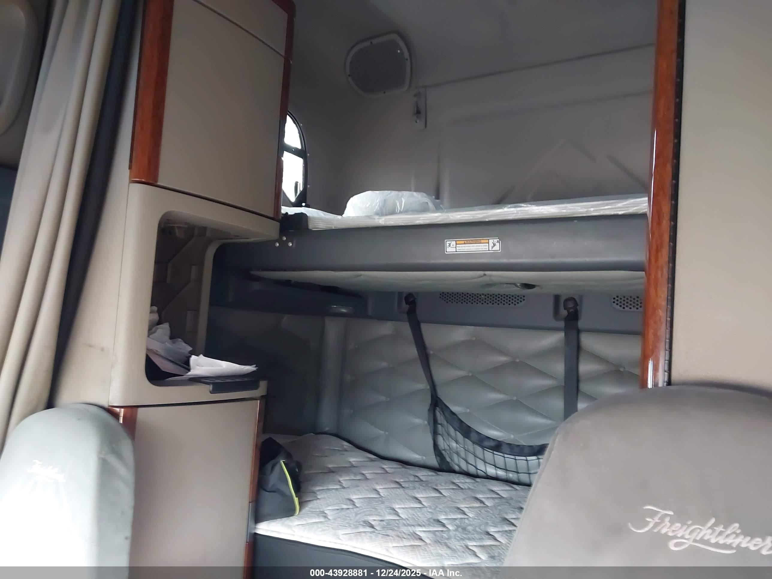 FREIGHTLINER CASCADIA image 8