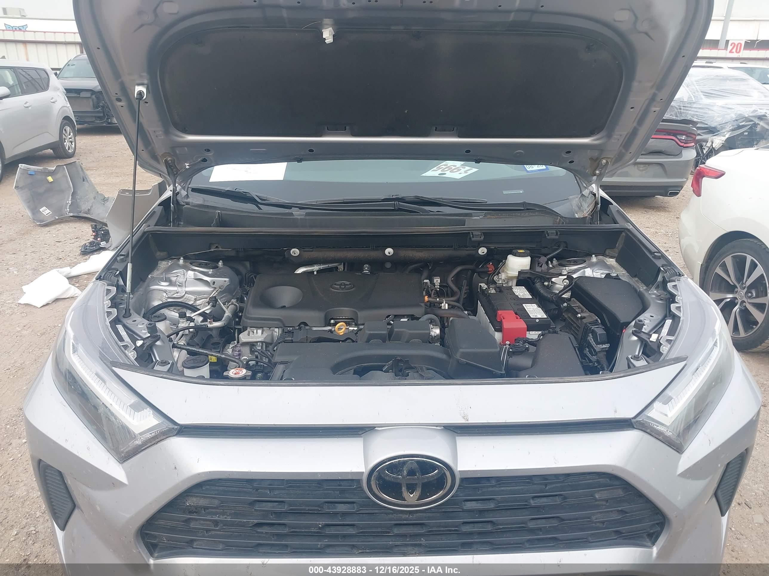 TOYOTA RAV4 image 10