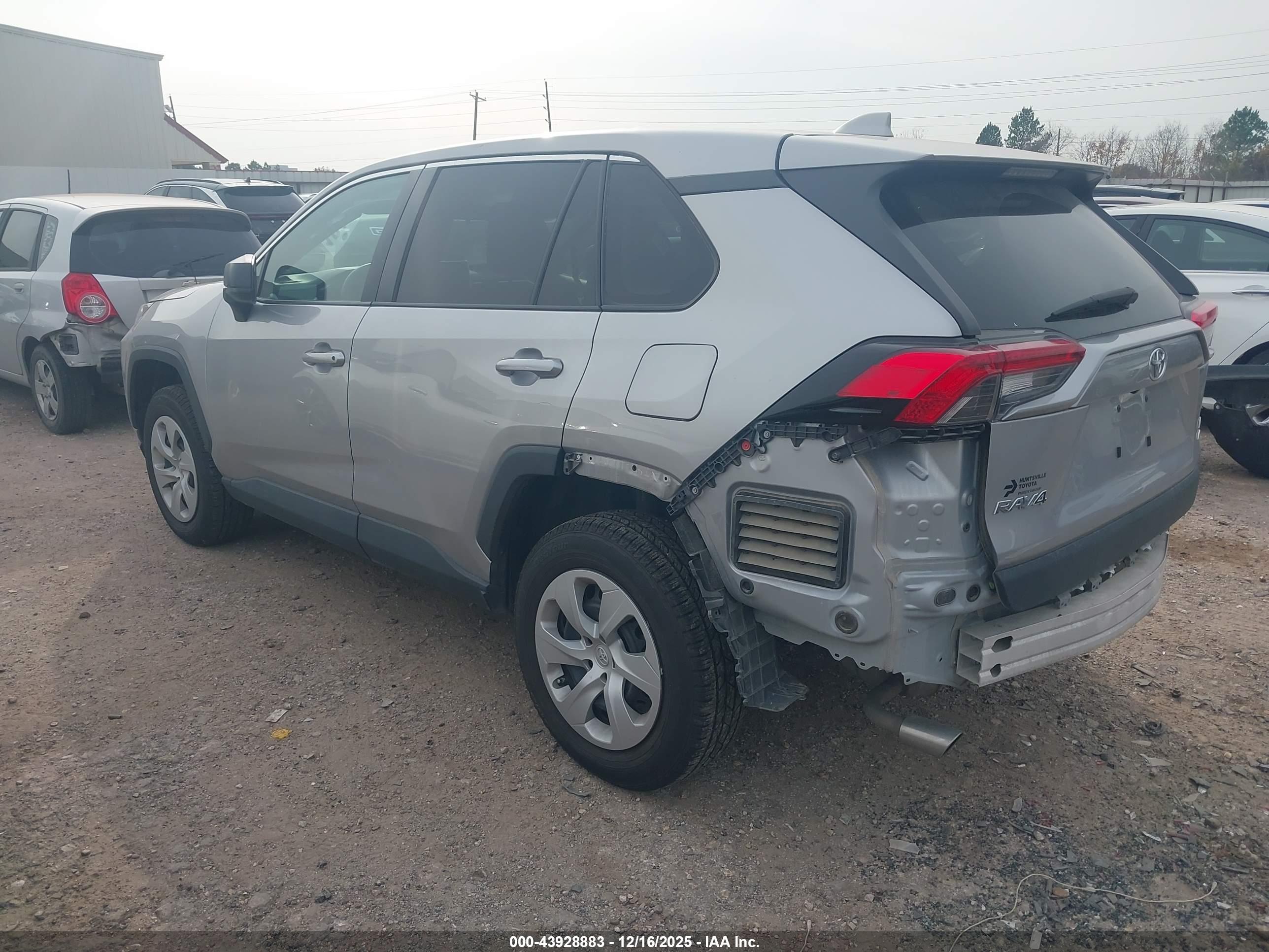 TOYOTA RAV4 image 3
