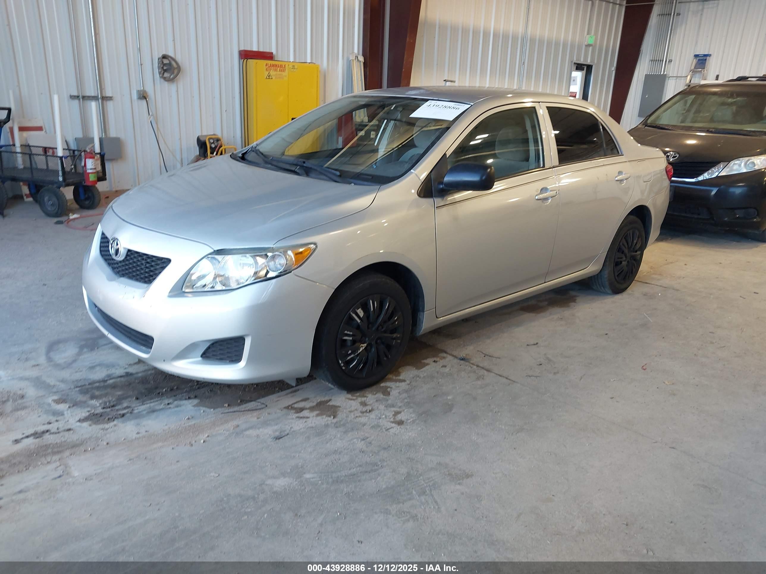 TOYOTA COROLLA image 2
