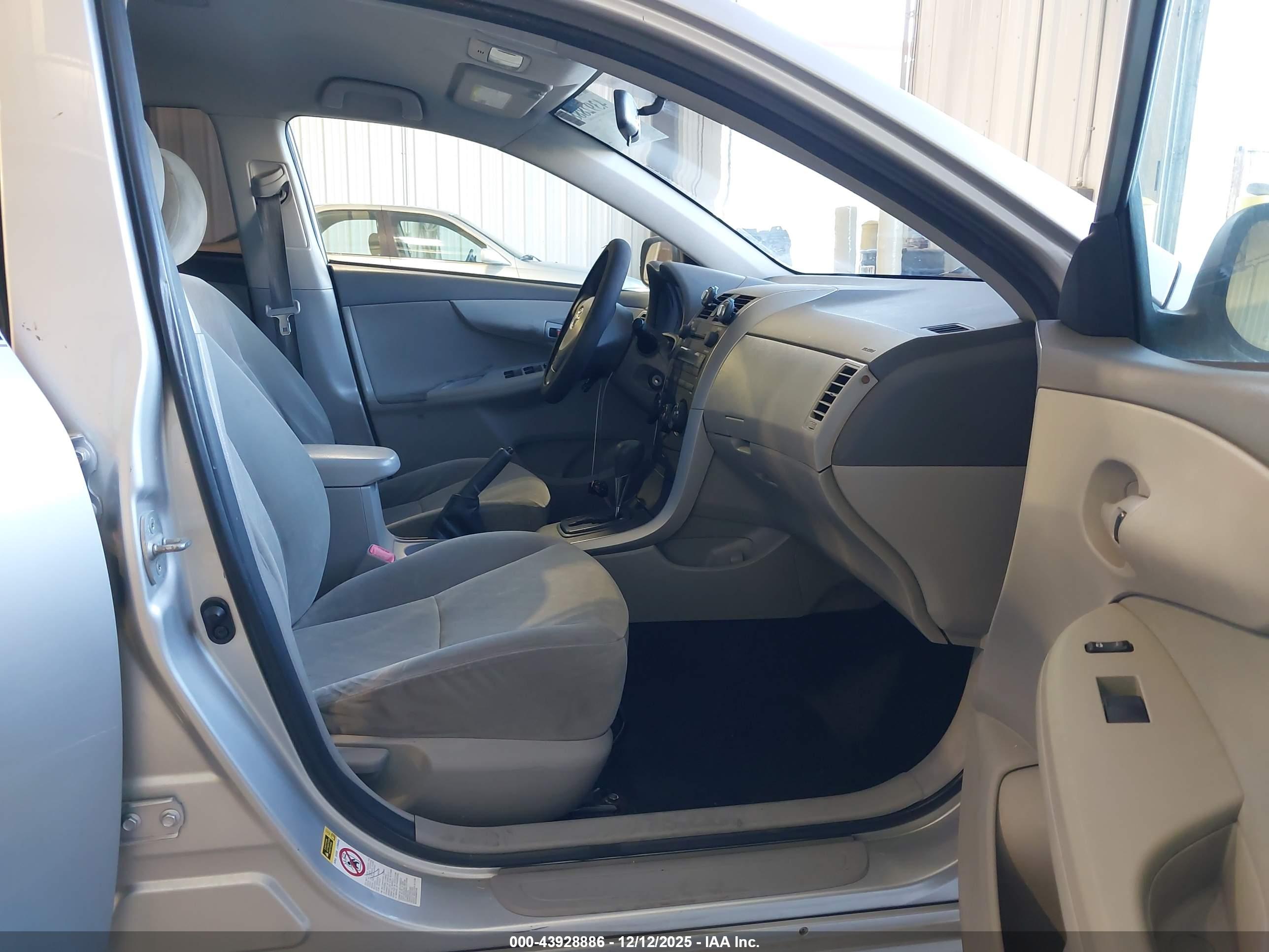 TOYOTA COROLLA image 5