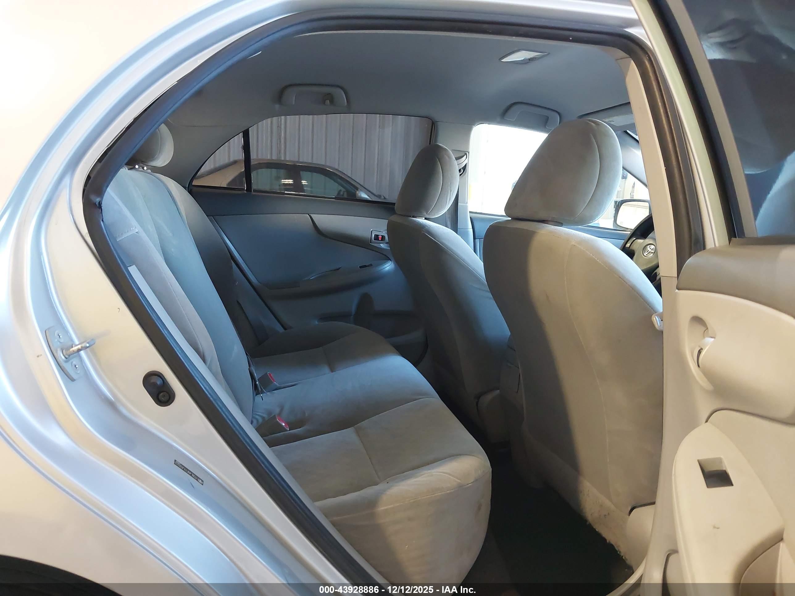 TOYOTA COROLLA image 8