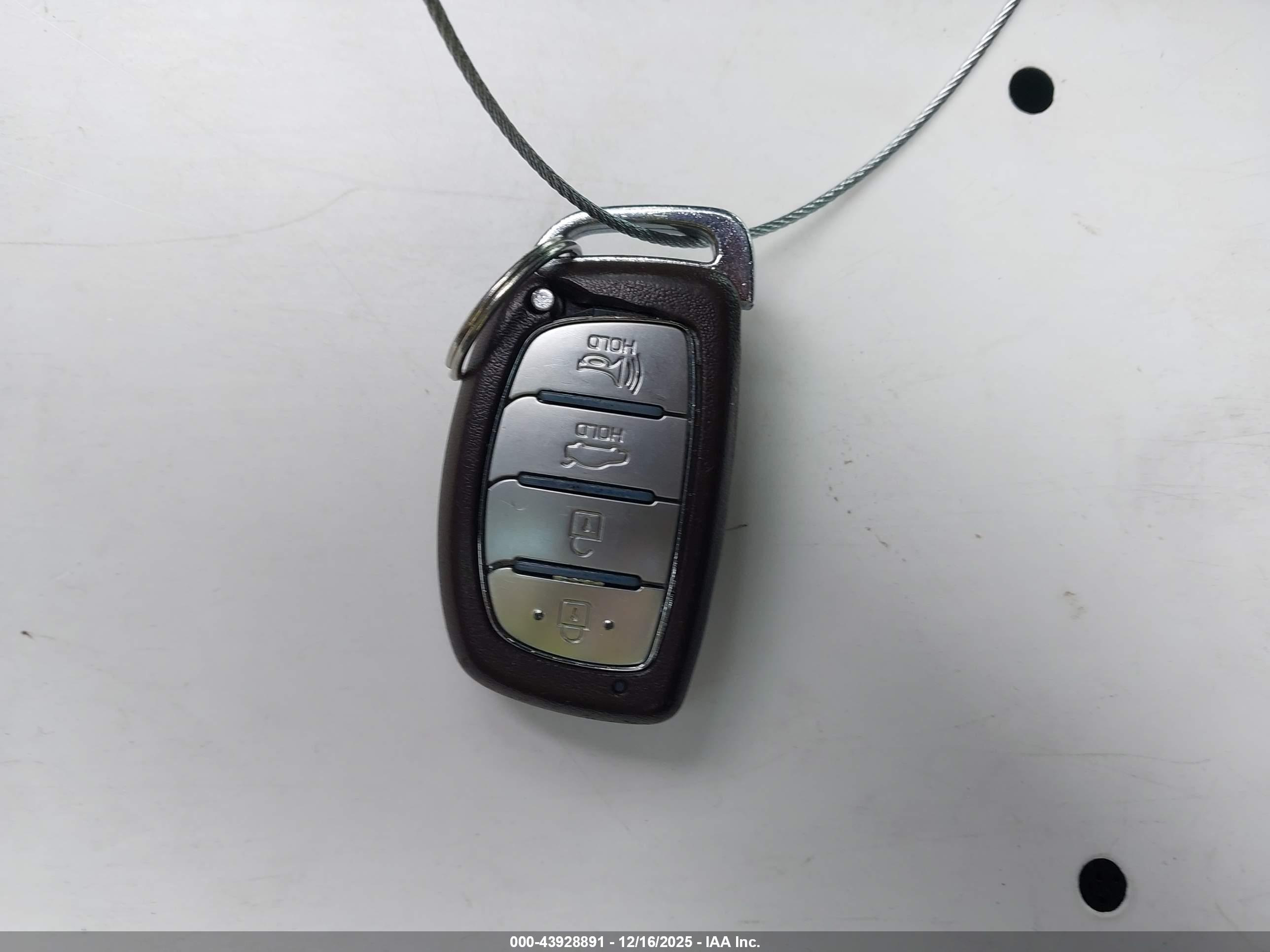 HYUNDAI ELANTRA image 11