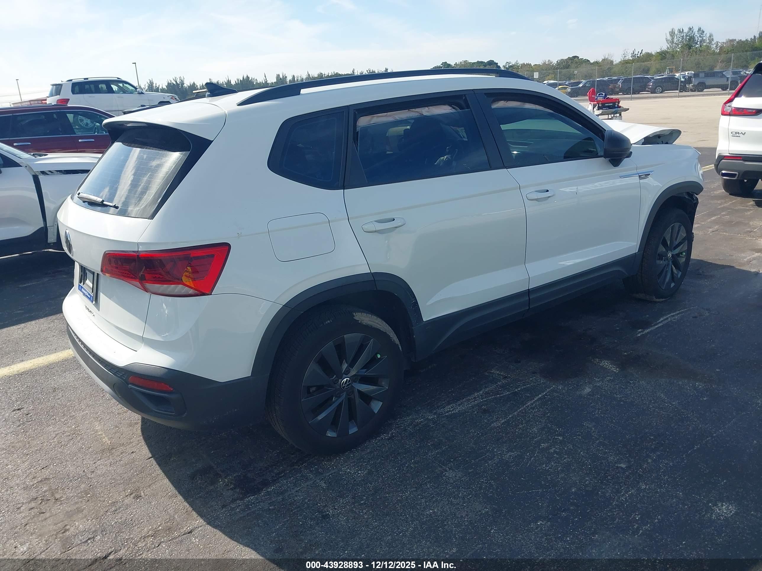 VOLKSWAGEN TAOS image 4