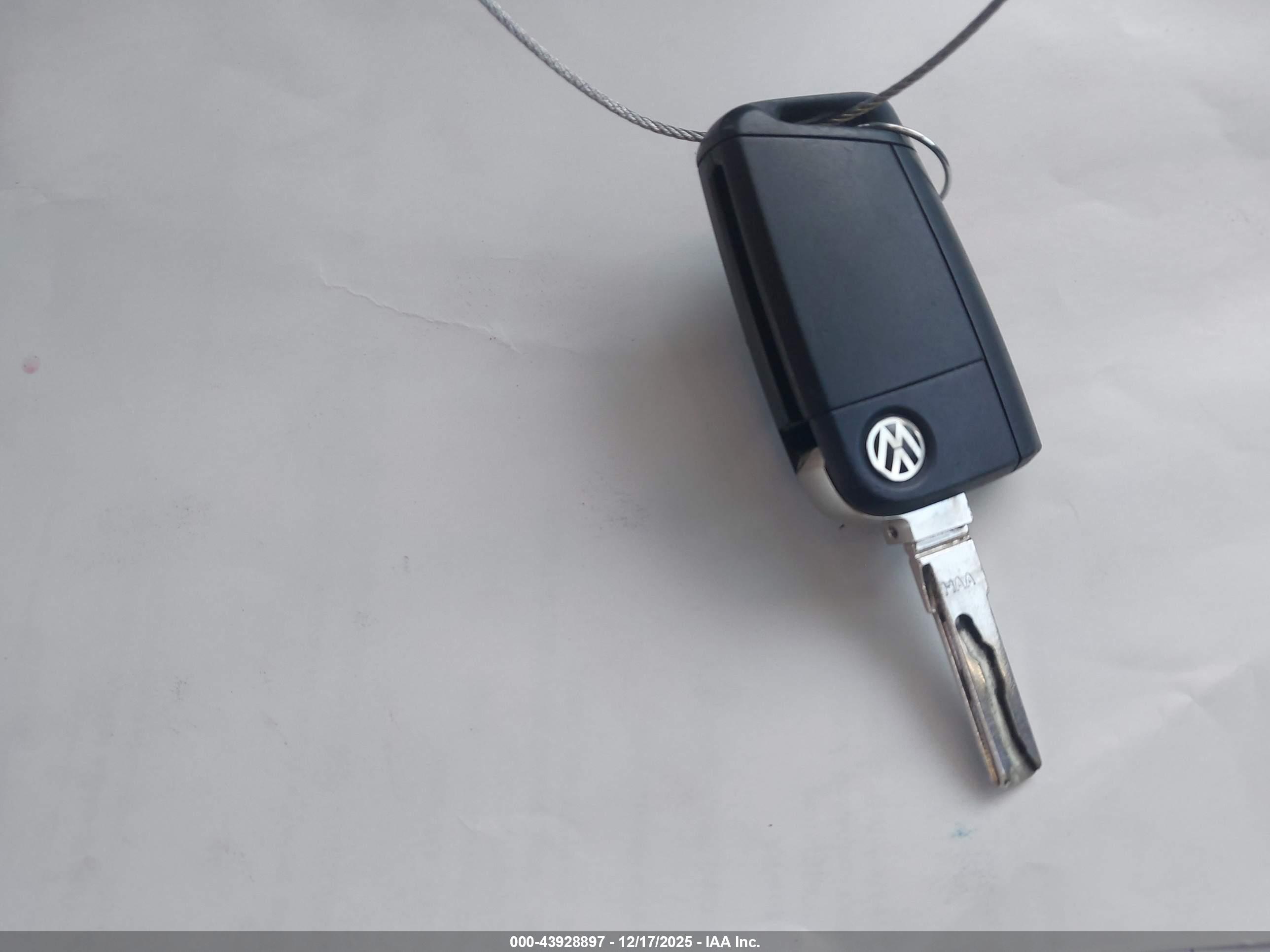 VOLKSWAGEN GOLF image 11