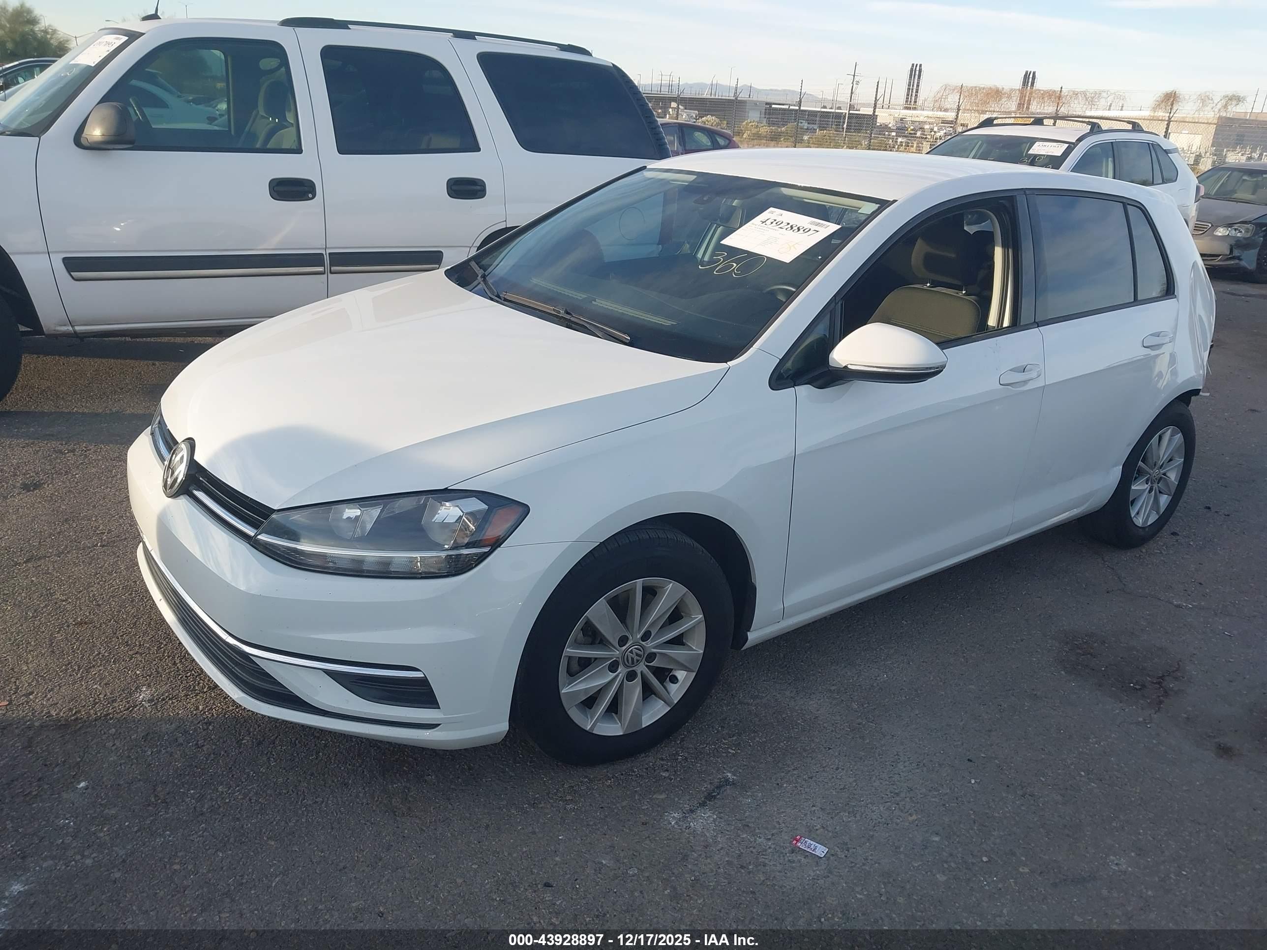VOLKSWAGEN GOLF image 2