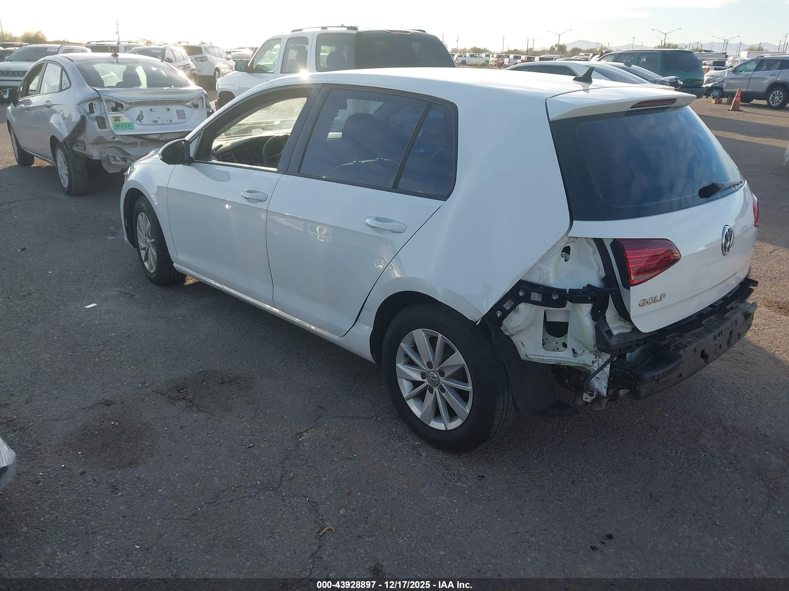 VOLKSWAGEN GOLF image 3