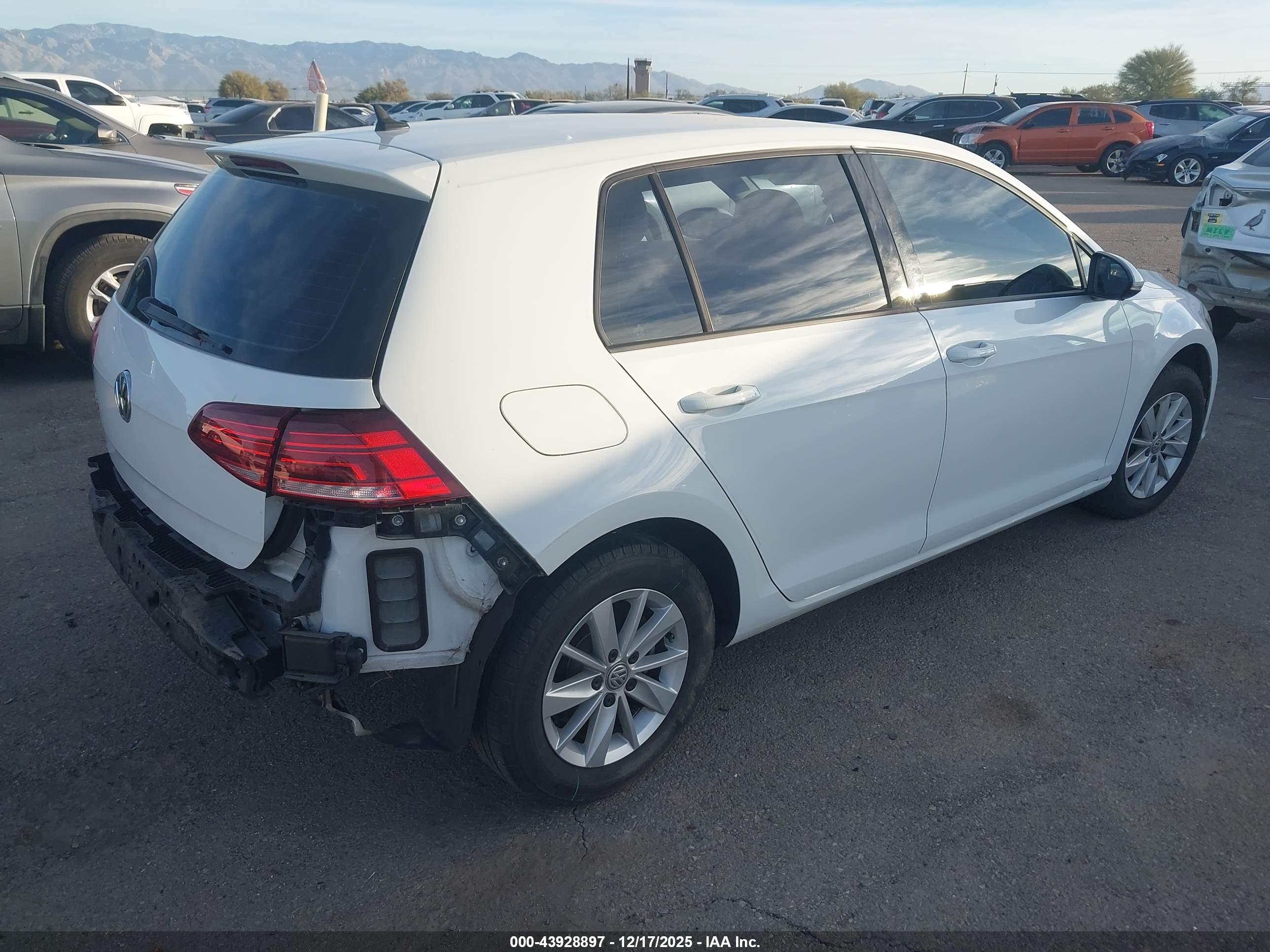 VOLKSWAGEN GOLF image 4