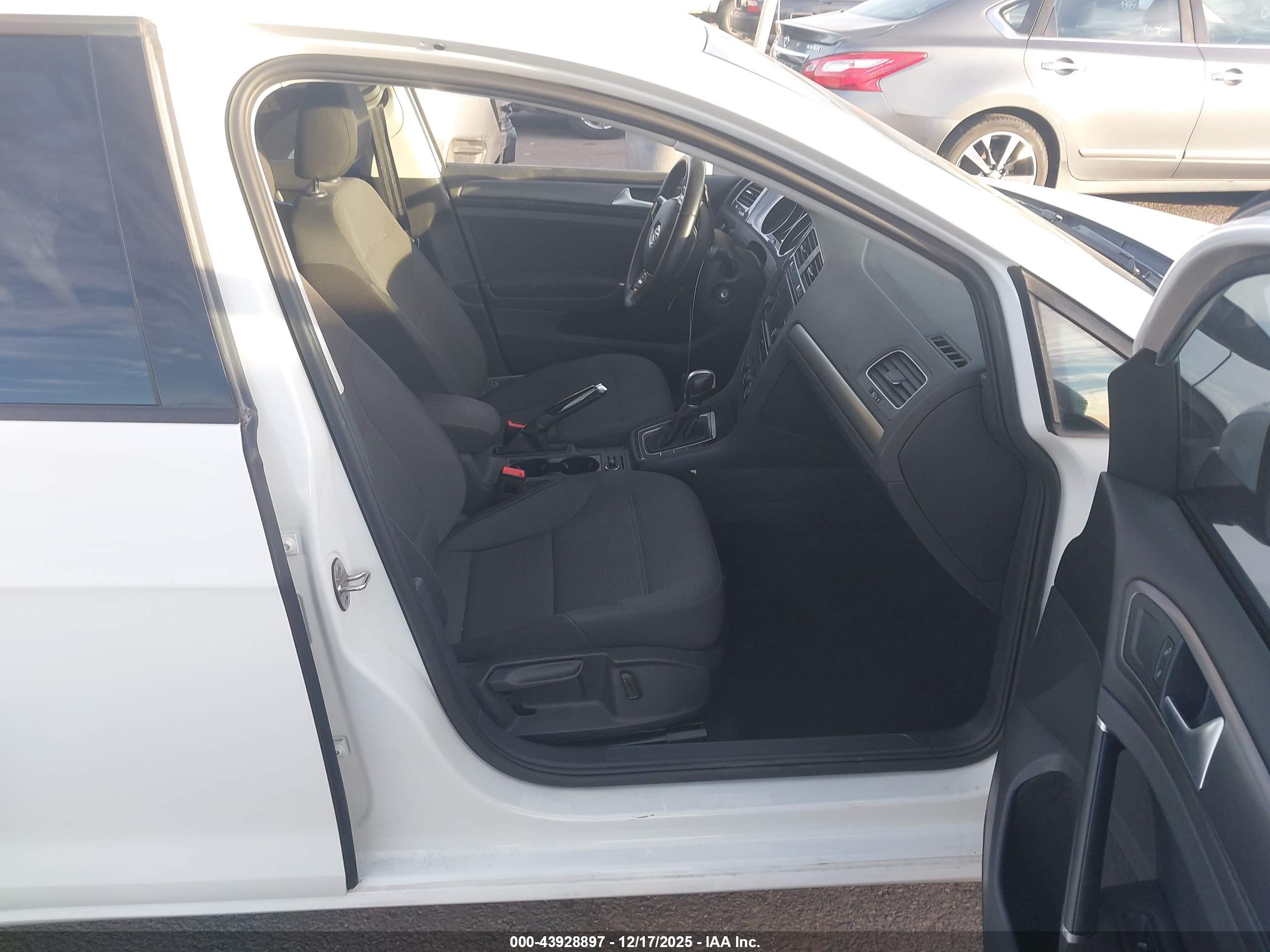 VOLKSWAGEN GOLF image 5