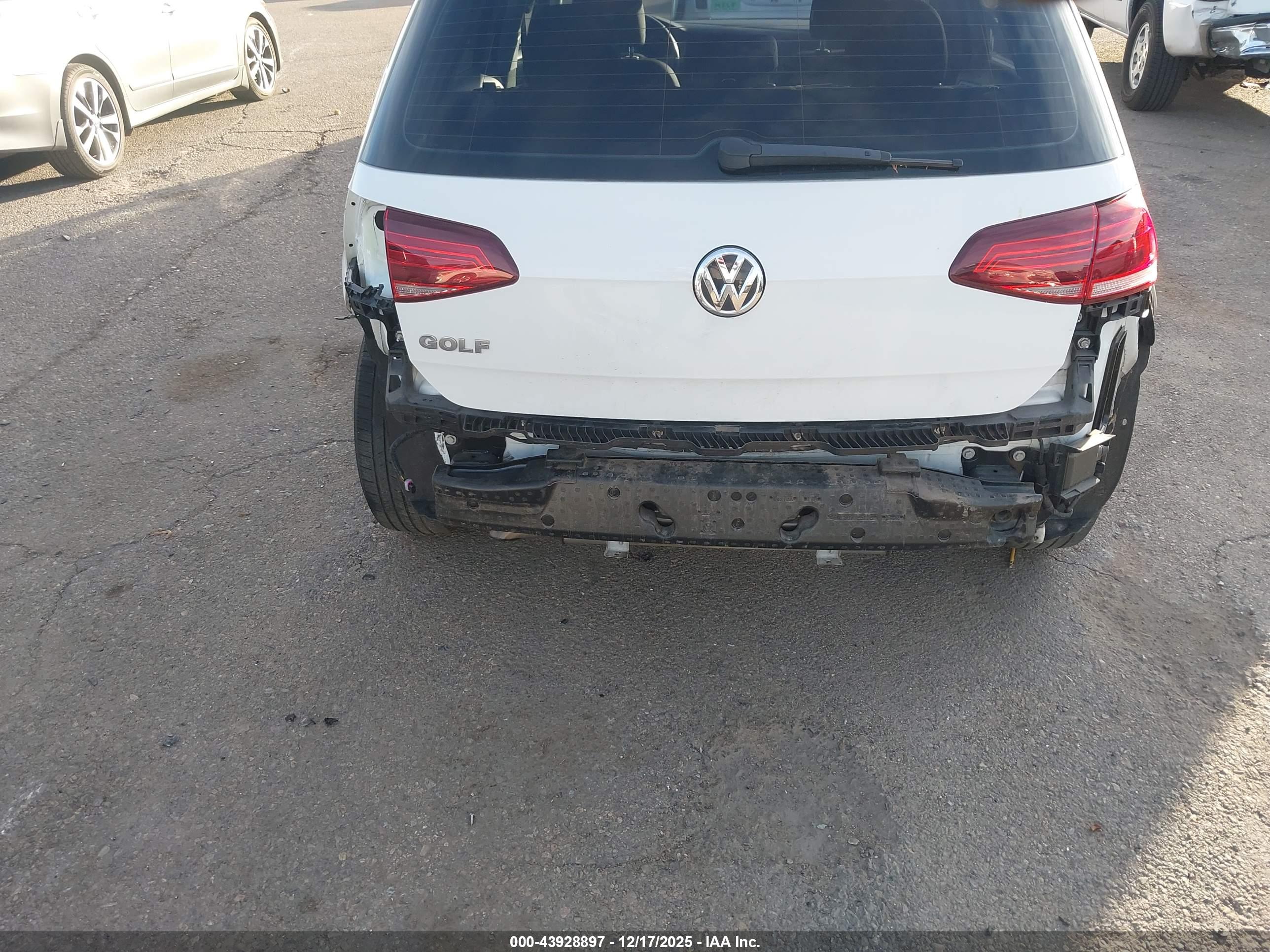 VOLKSWAGEN GOLF image 6