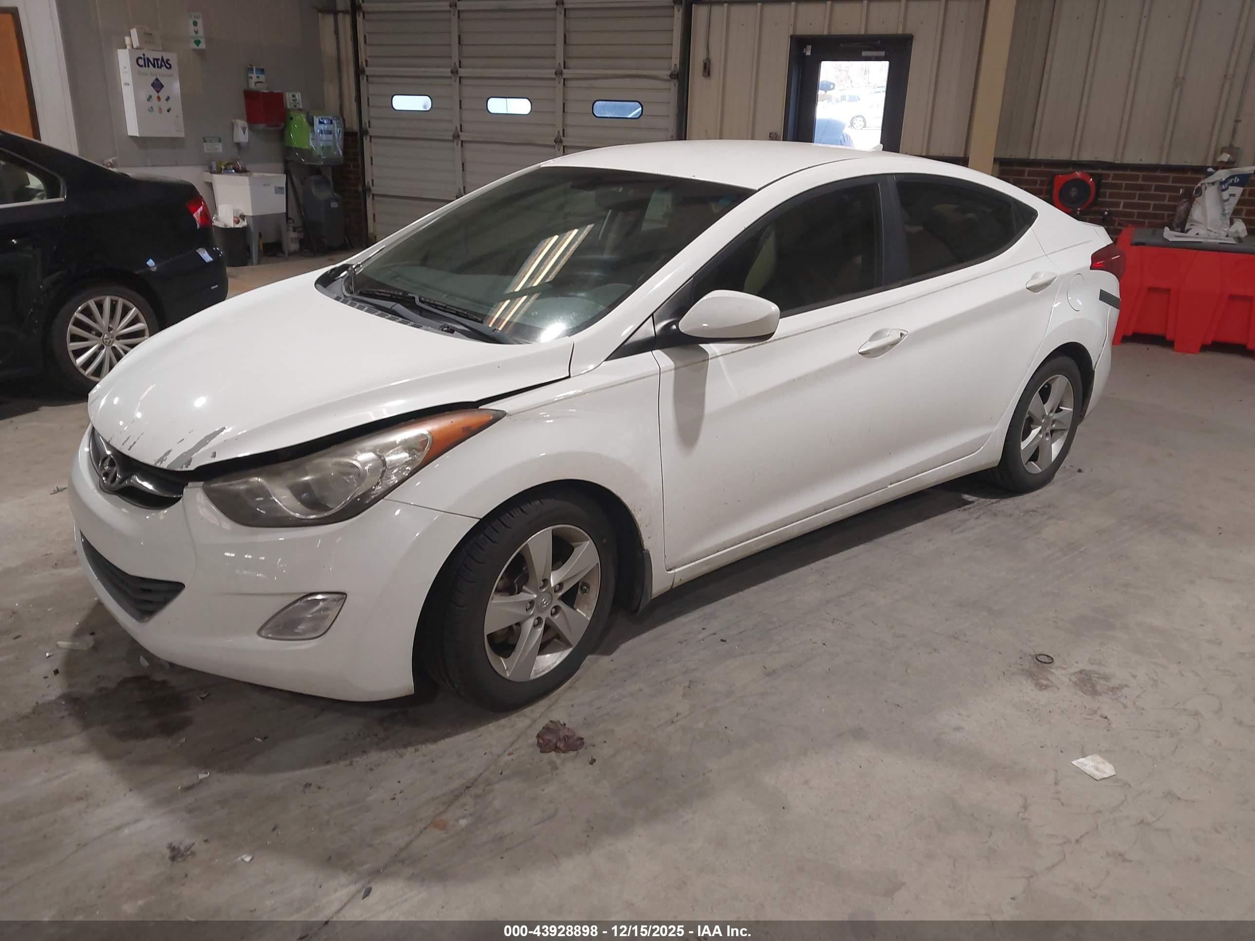 HYUNDAI ELANTRA image 2