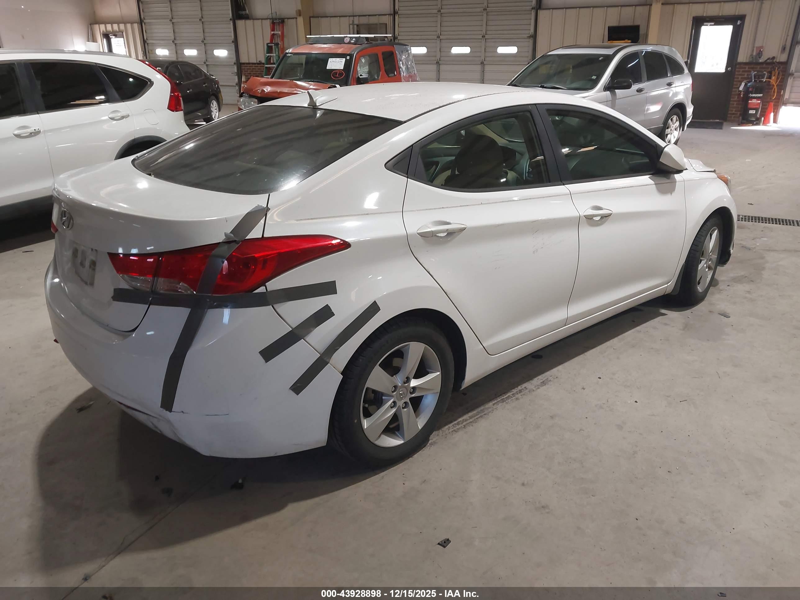 HYUNDAI ELANTRA image 4