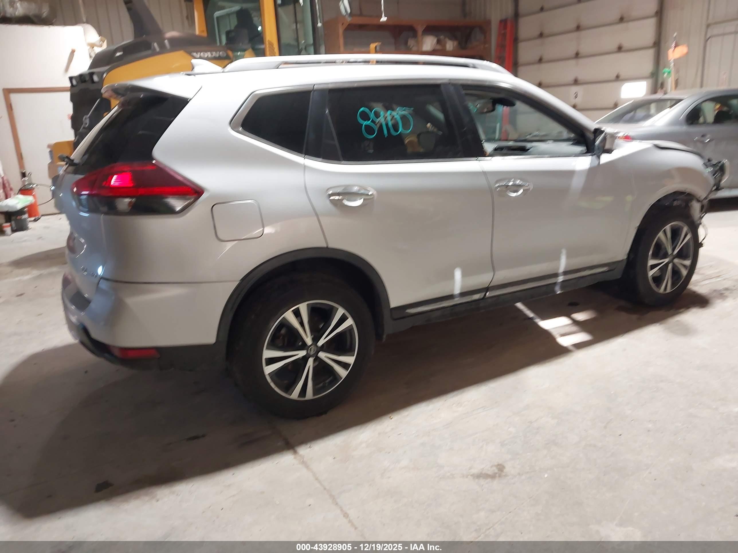 NISSAN ROGUE image 4