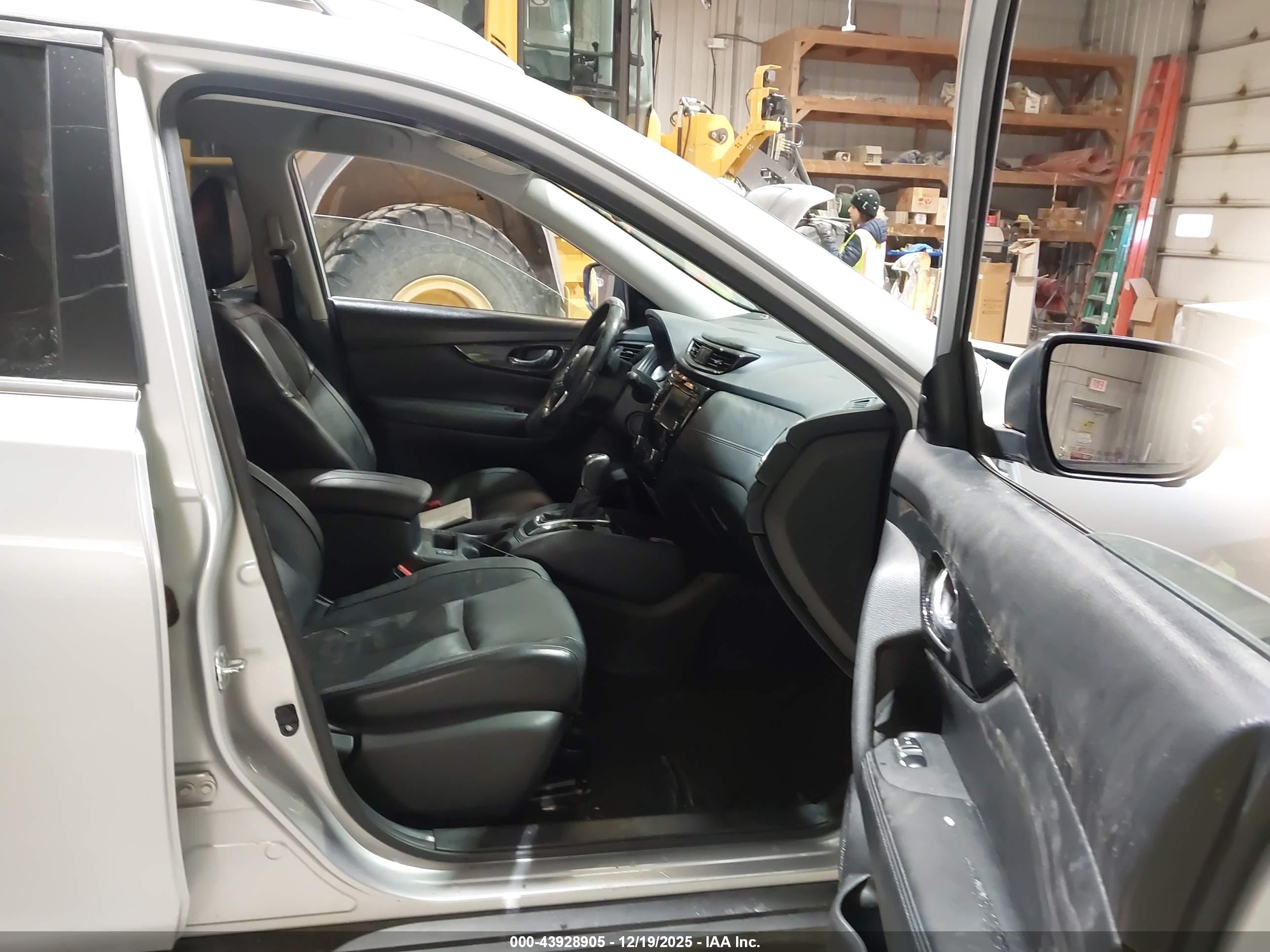 NISSAN ROGUE image 5
