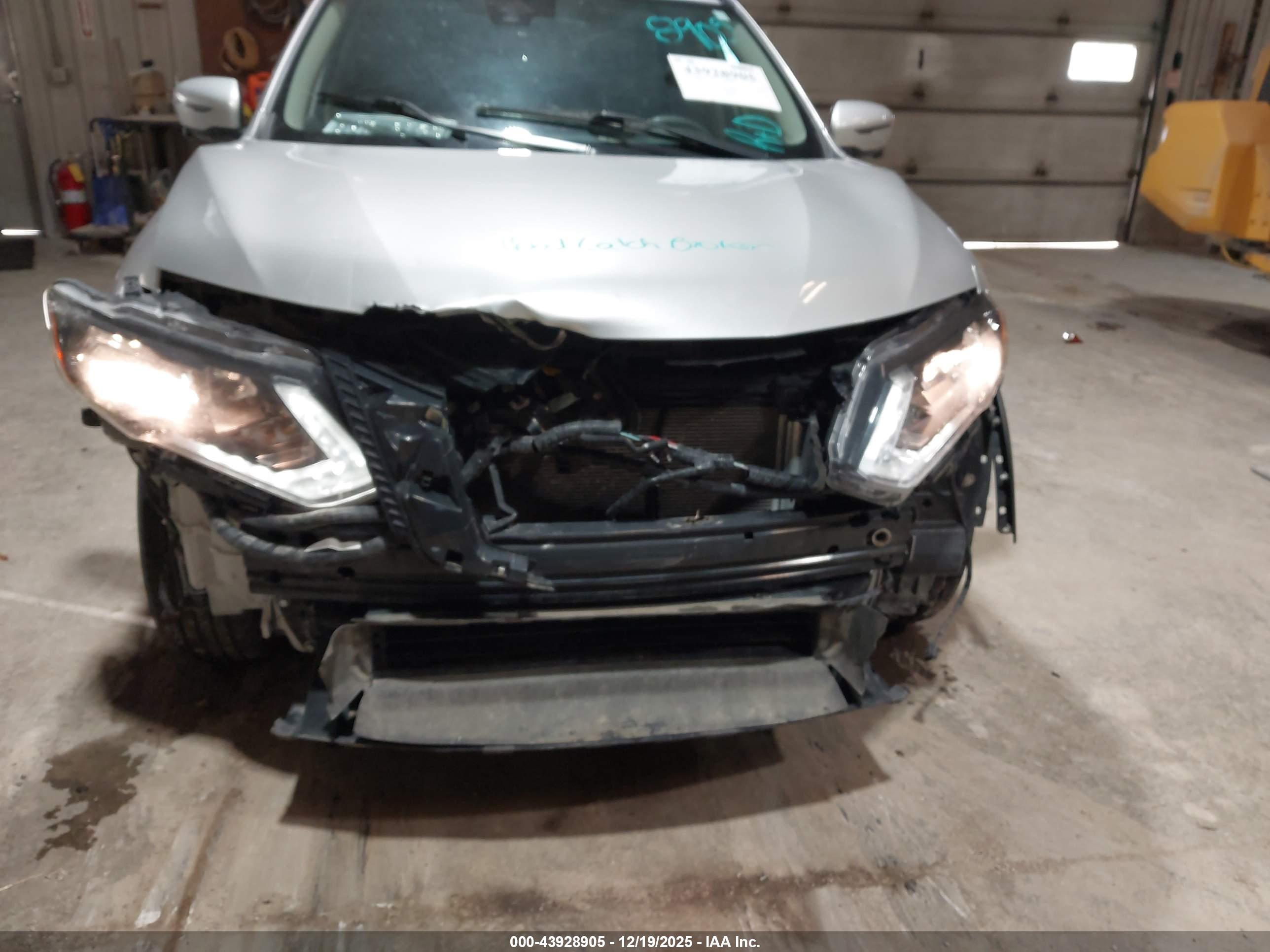 NISSAN ROGUE image 6