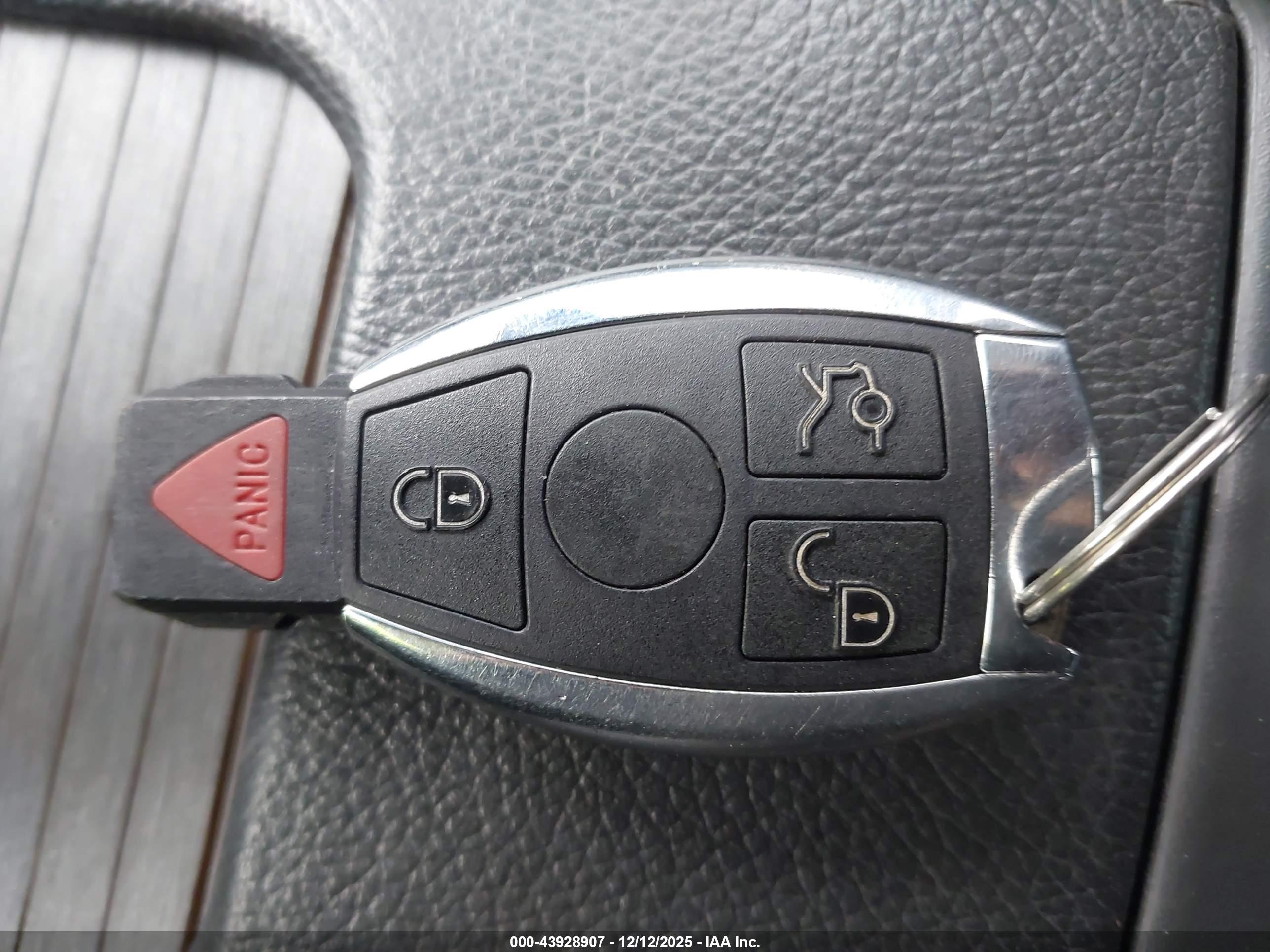 MERCEDES-BENZ E image 11