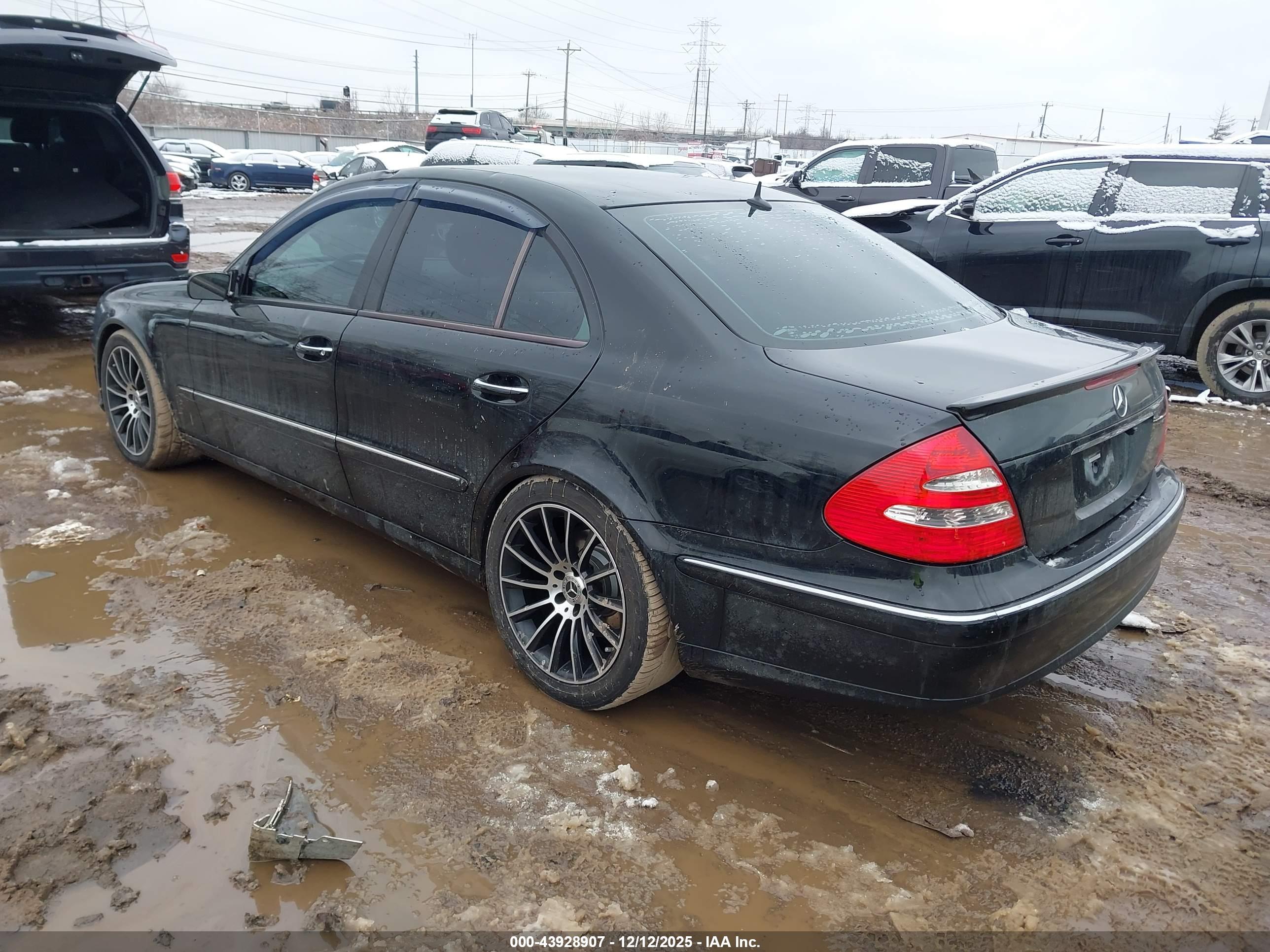 MERCEDES-BENZ E image 3