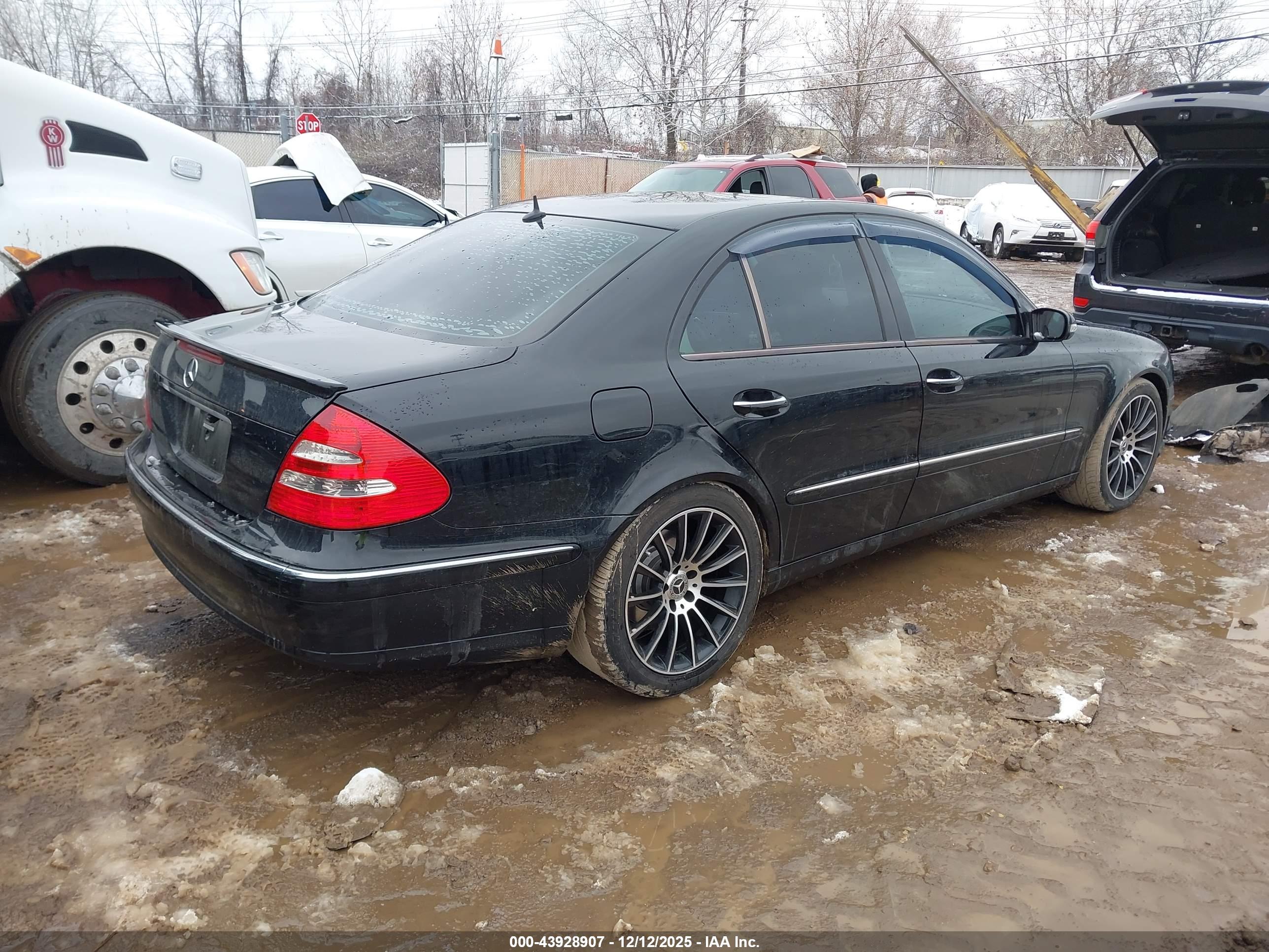 MERCEDES-BENZ E image 4