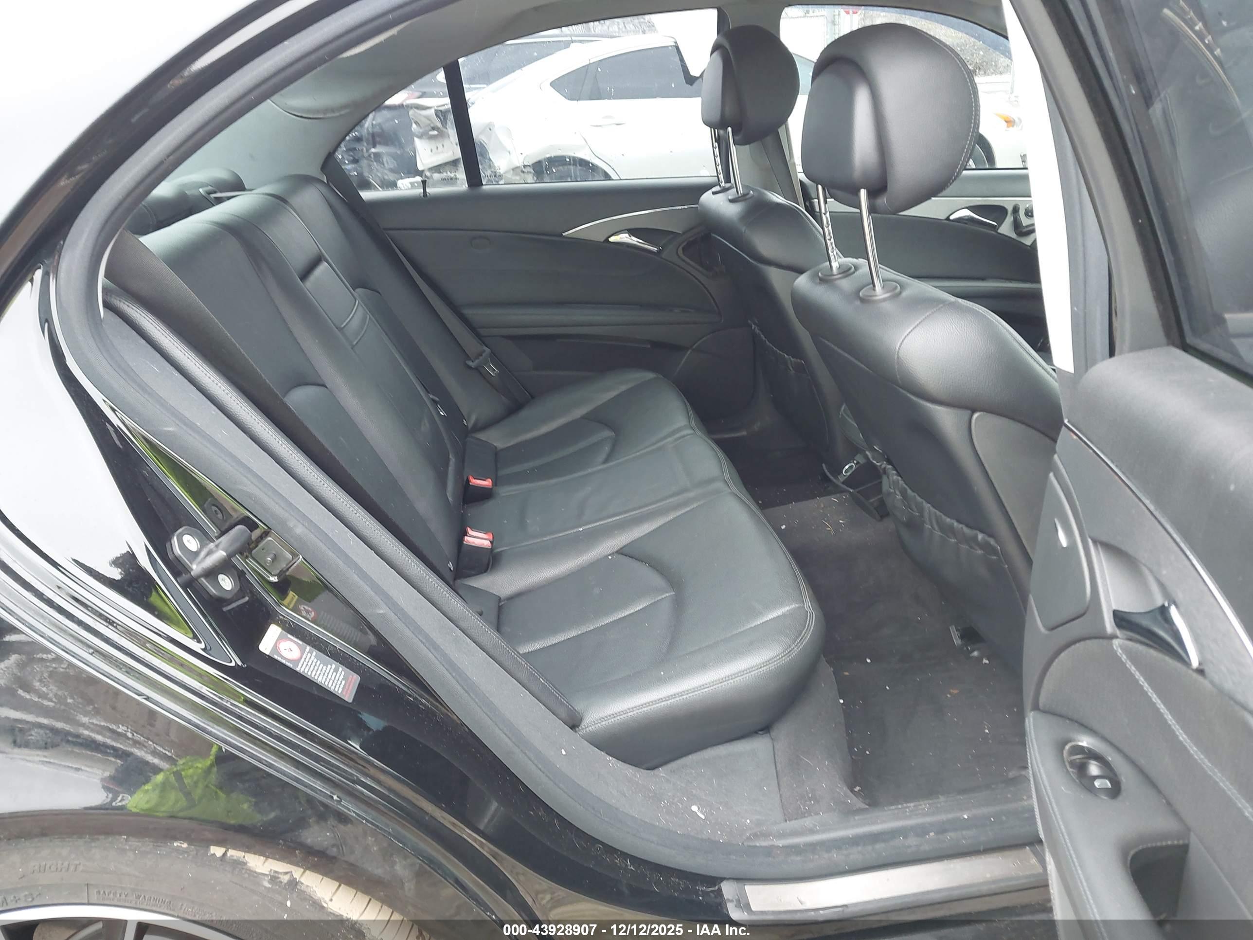 MERCEDES-BENZ E image 8