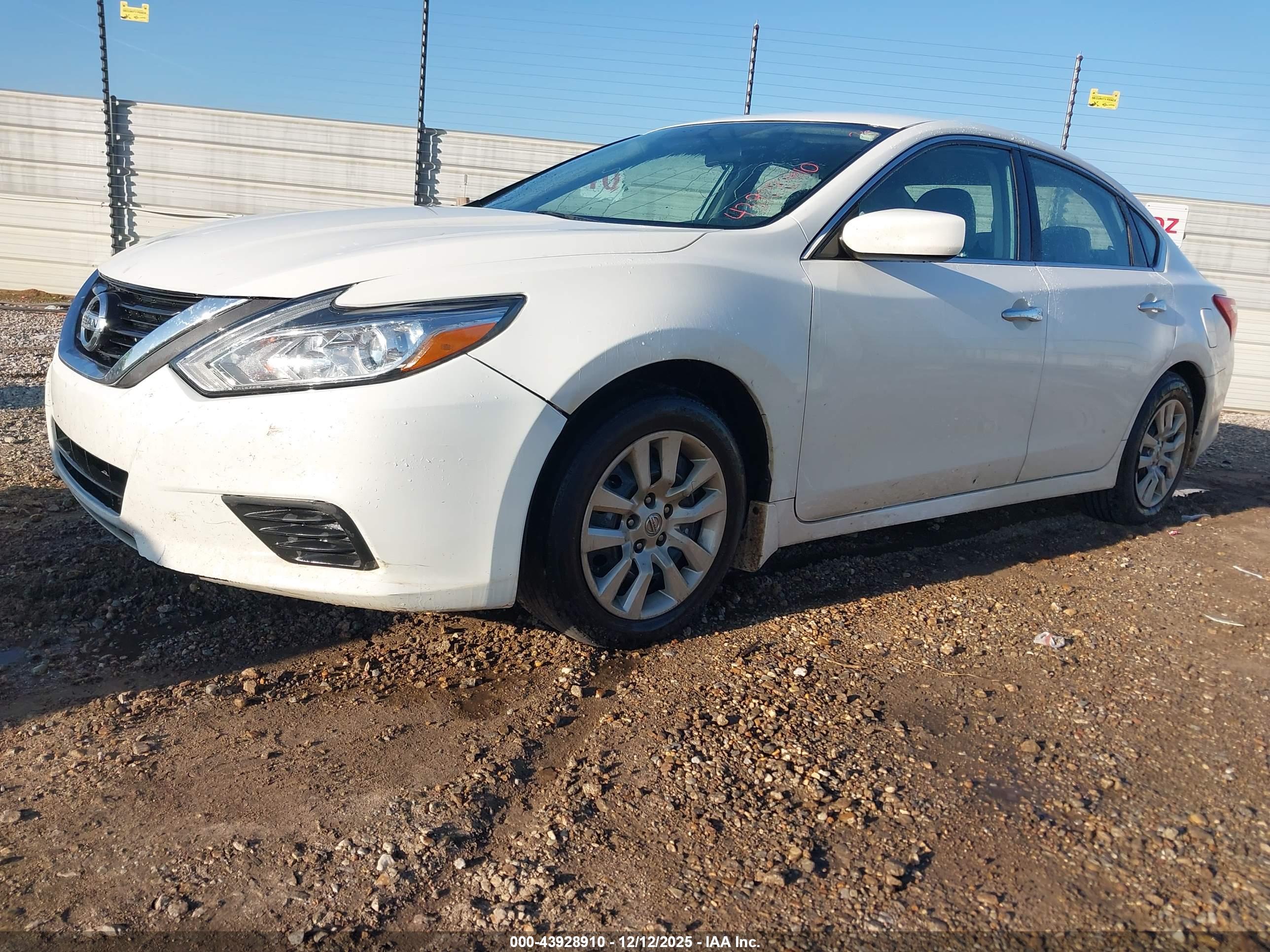 NISSAN ALTIMA image 2