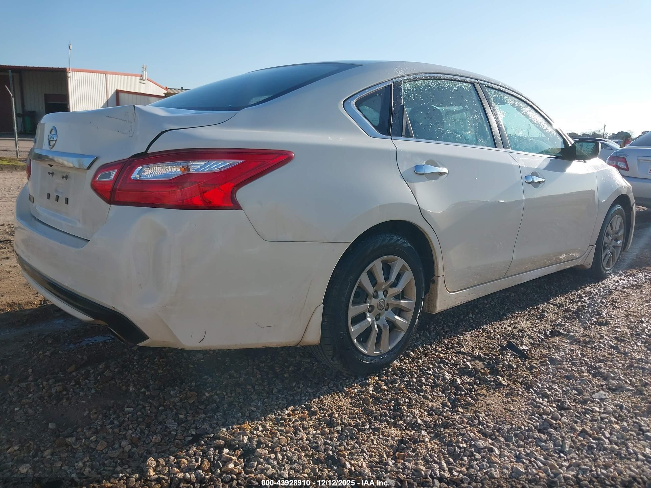 NISSAN ALTIMA image 4