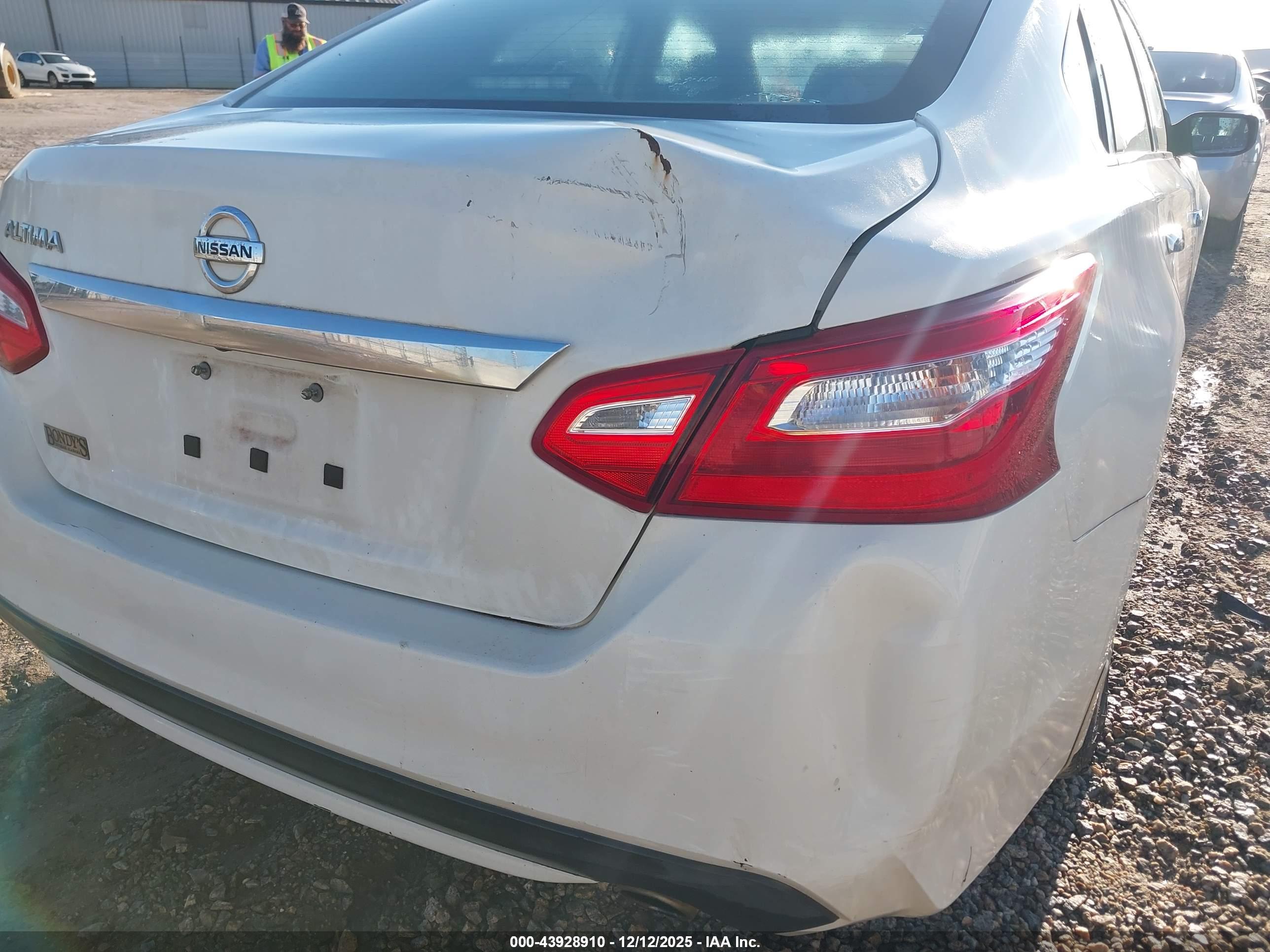 NISSAN ALTIMA image 6