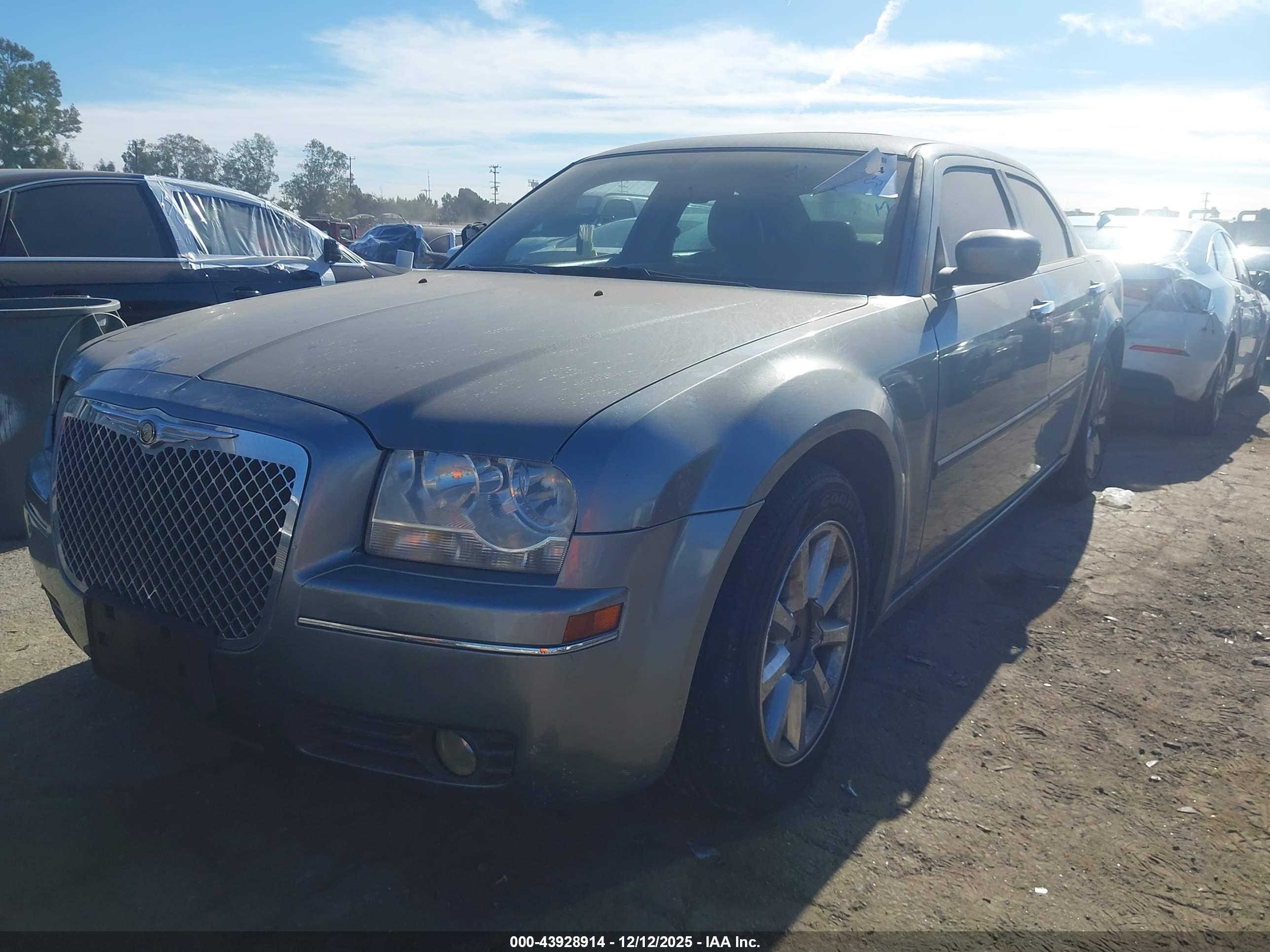 CHRYSLER 300 image 2