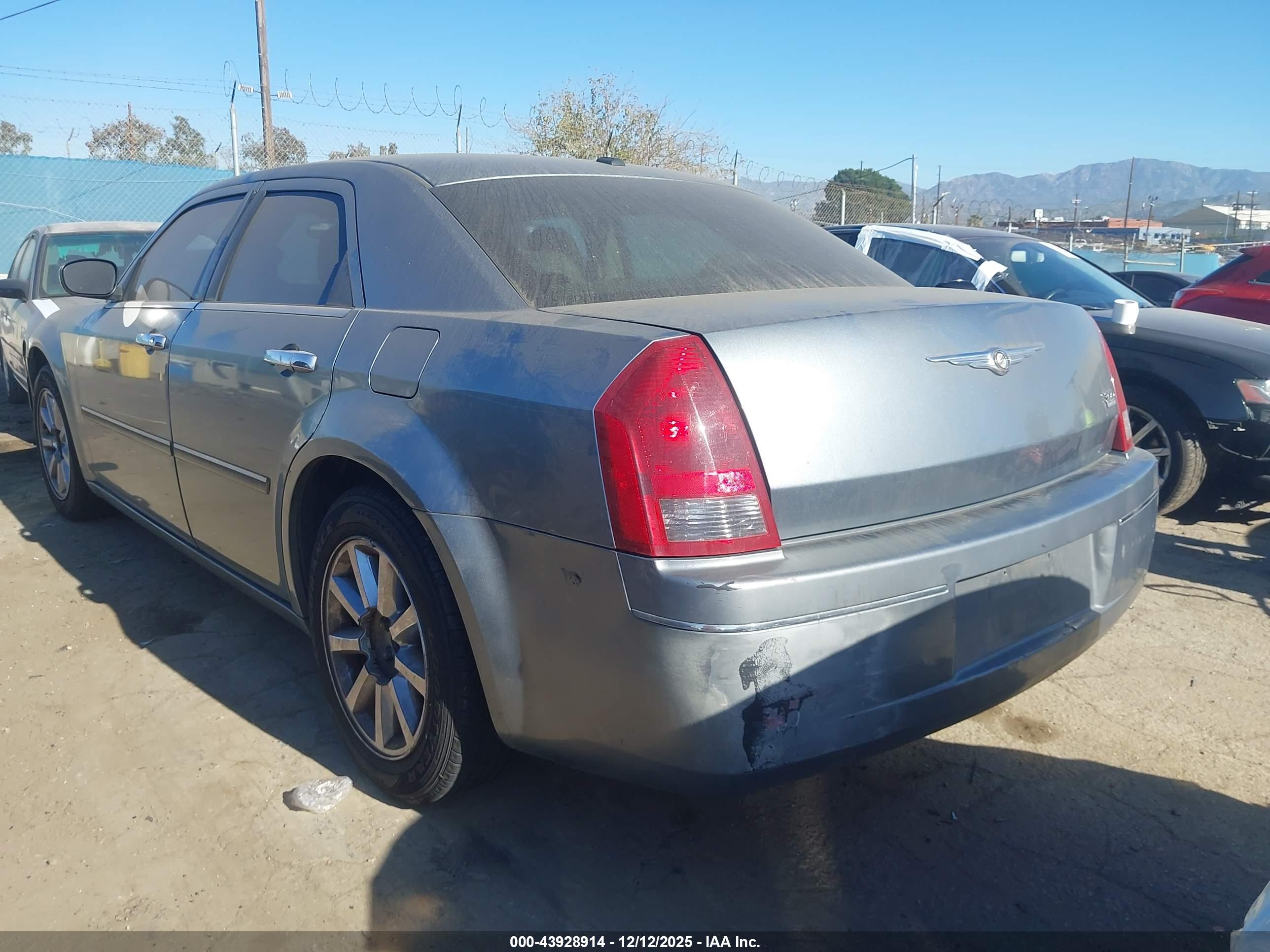 CHRYSLER 300 image 3