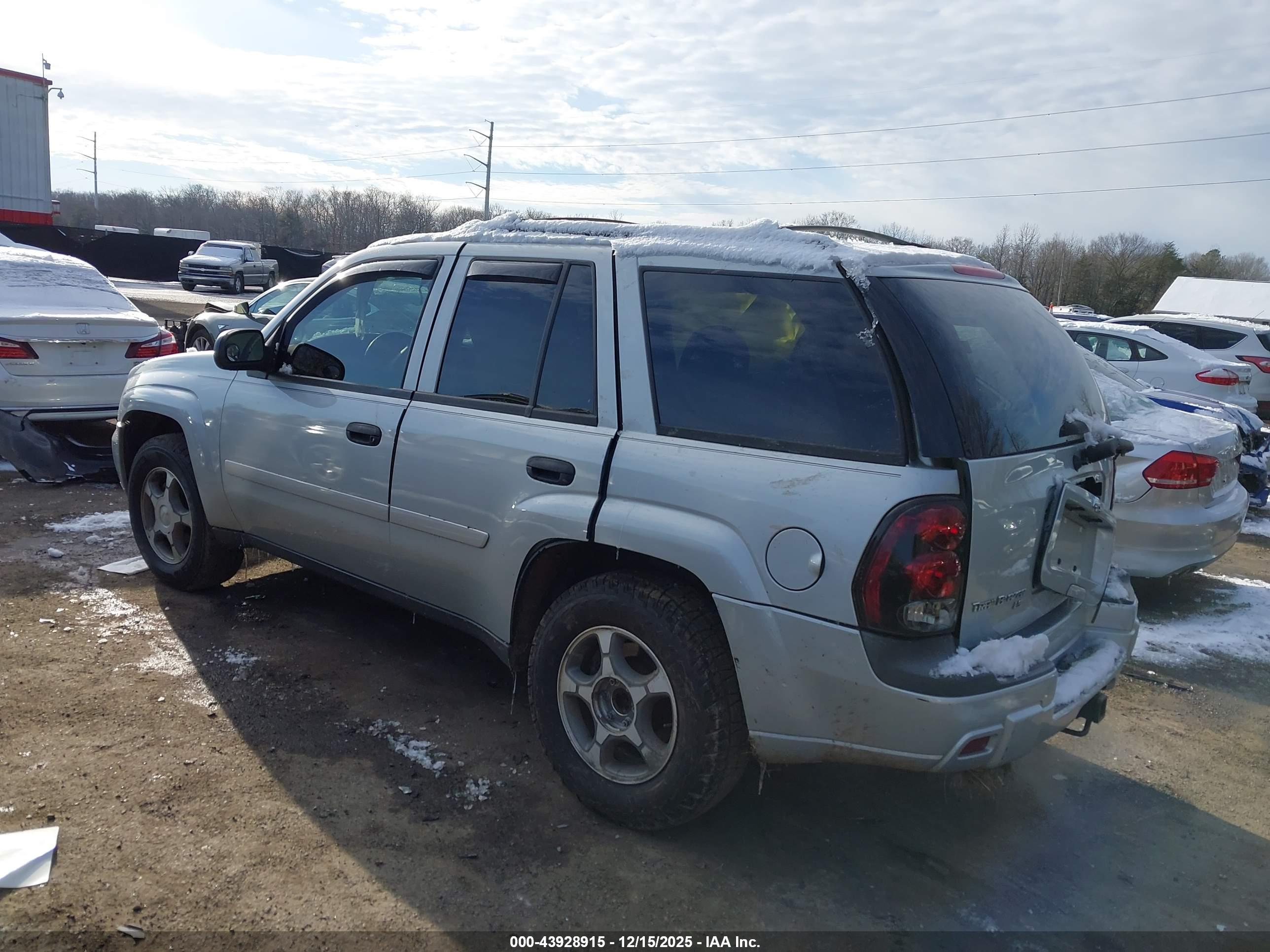 CHEVROLET TRAILBLAZER image 3