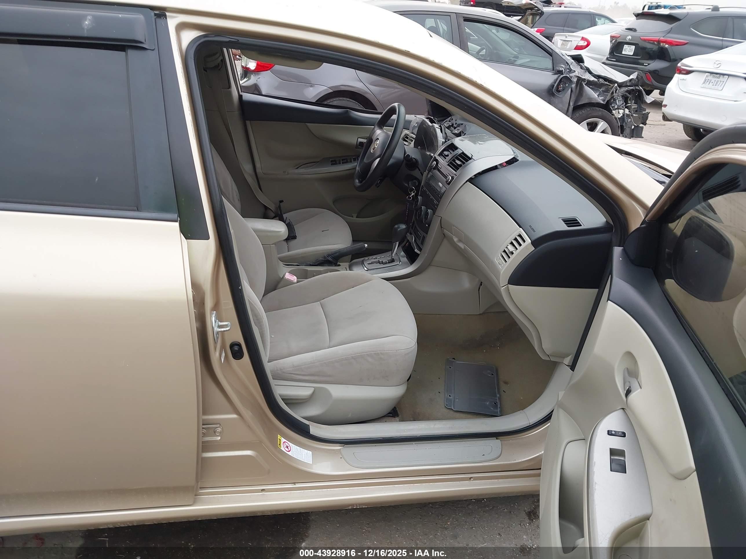 TOYOTA COROLLA image 5