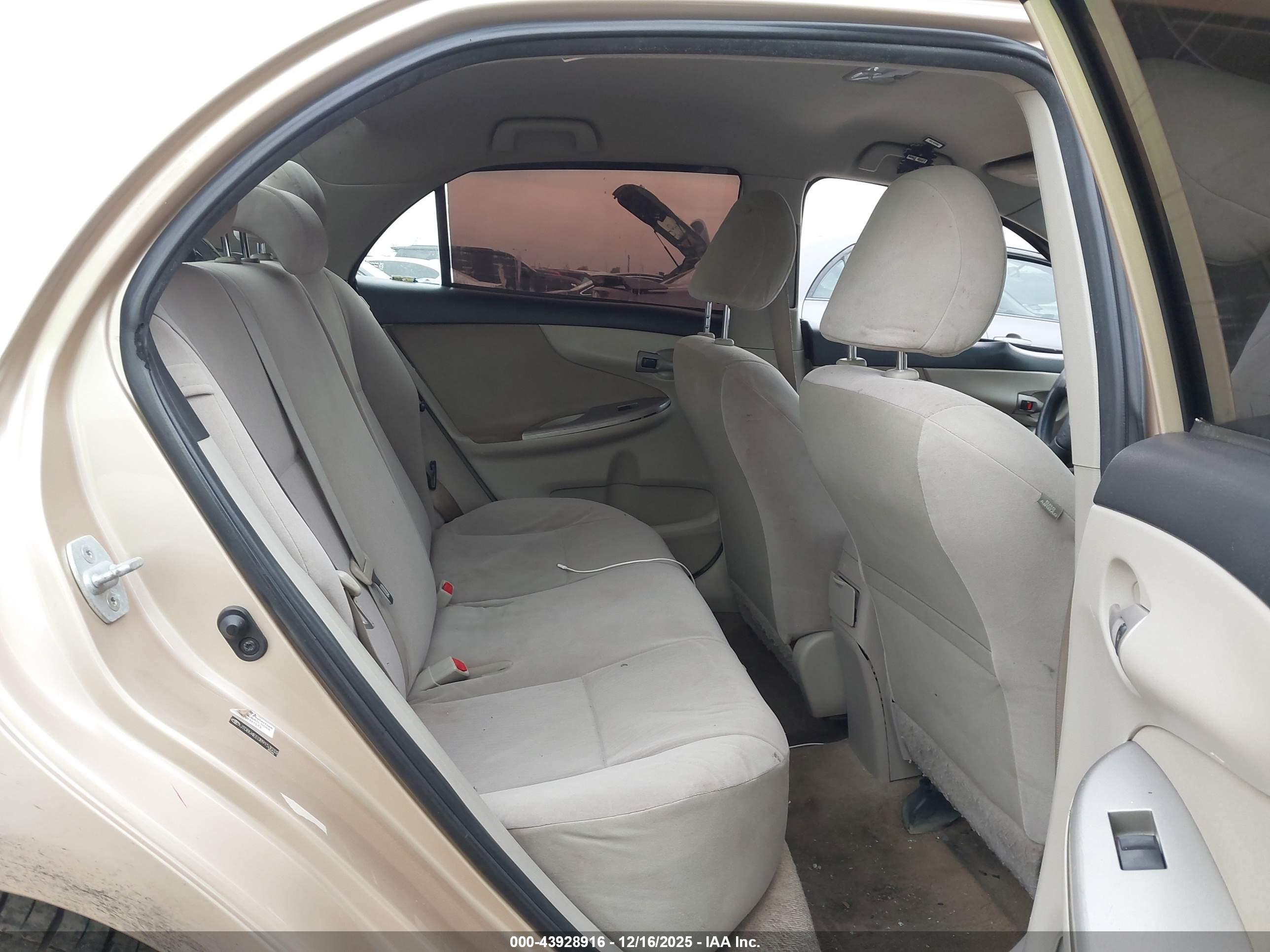 TOYOTA COROLLA image 8