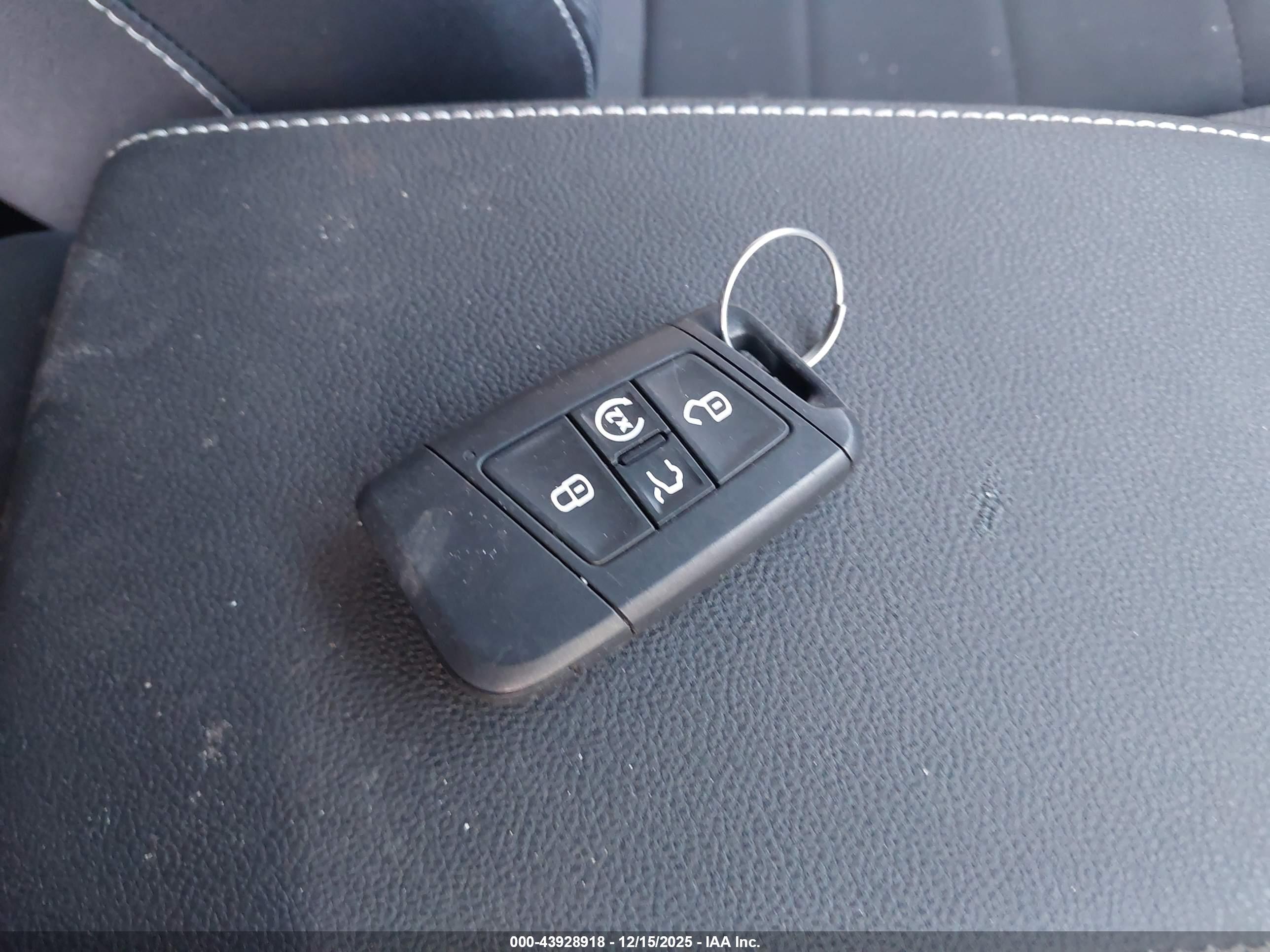VOLKSWAGEN TAOS image 11