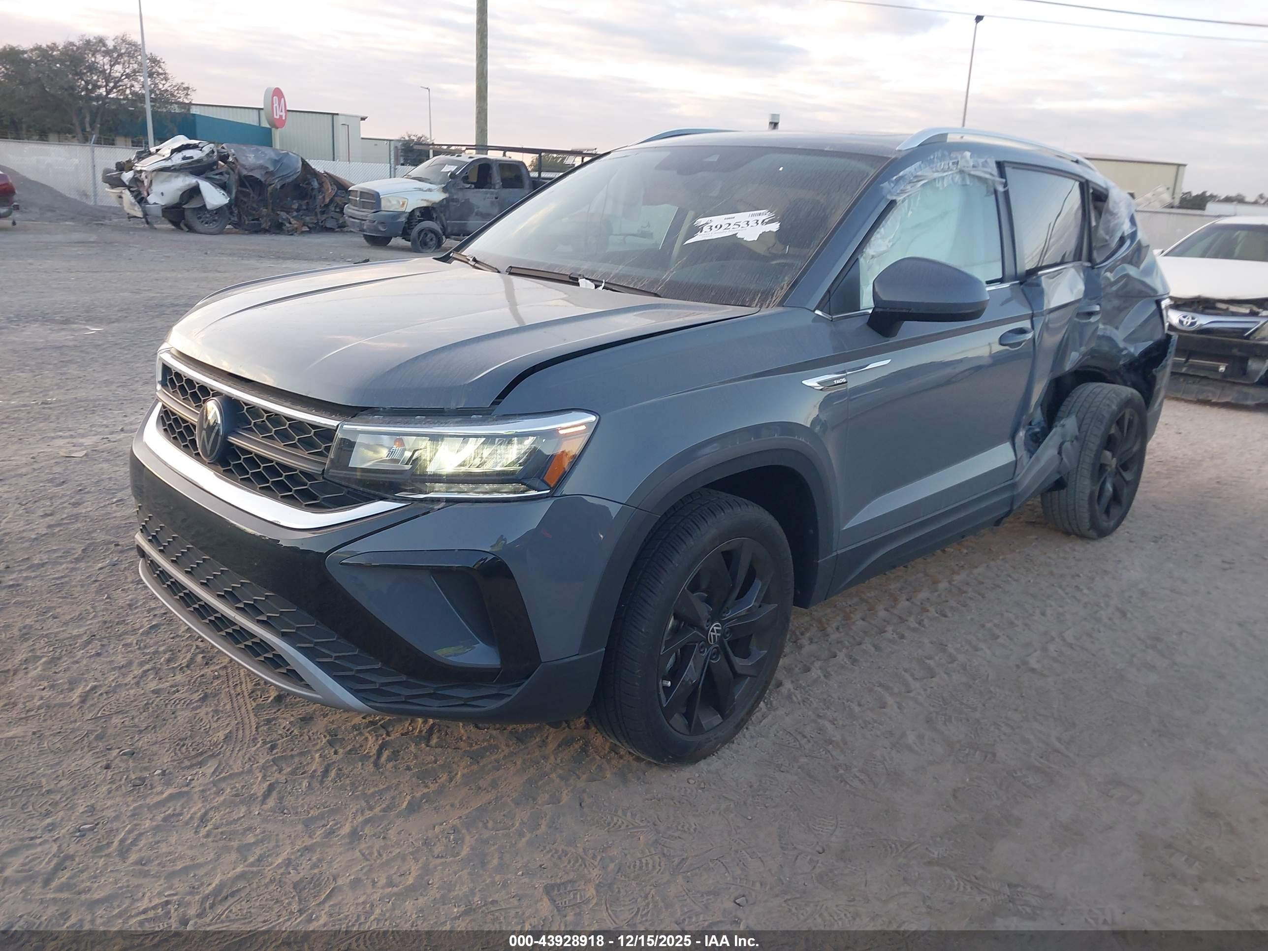 VOLKSWAGEN TAOS image 2