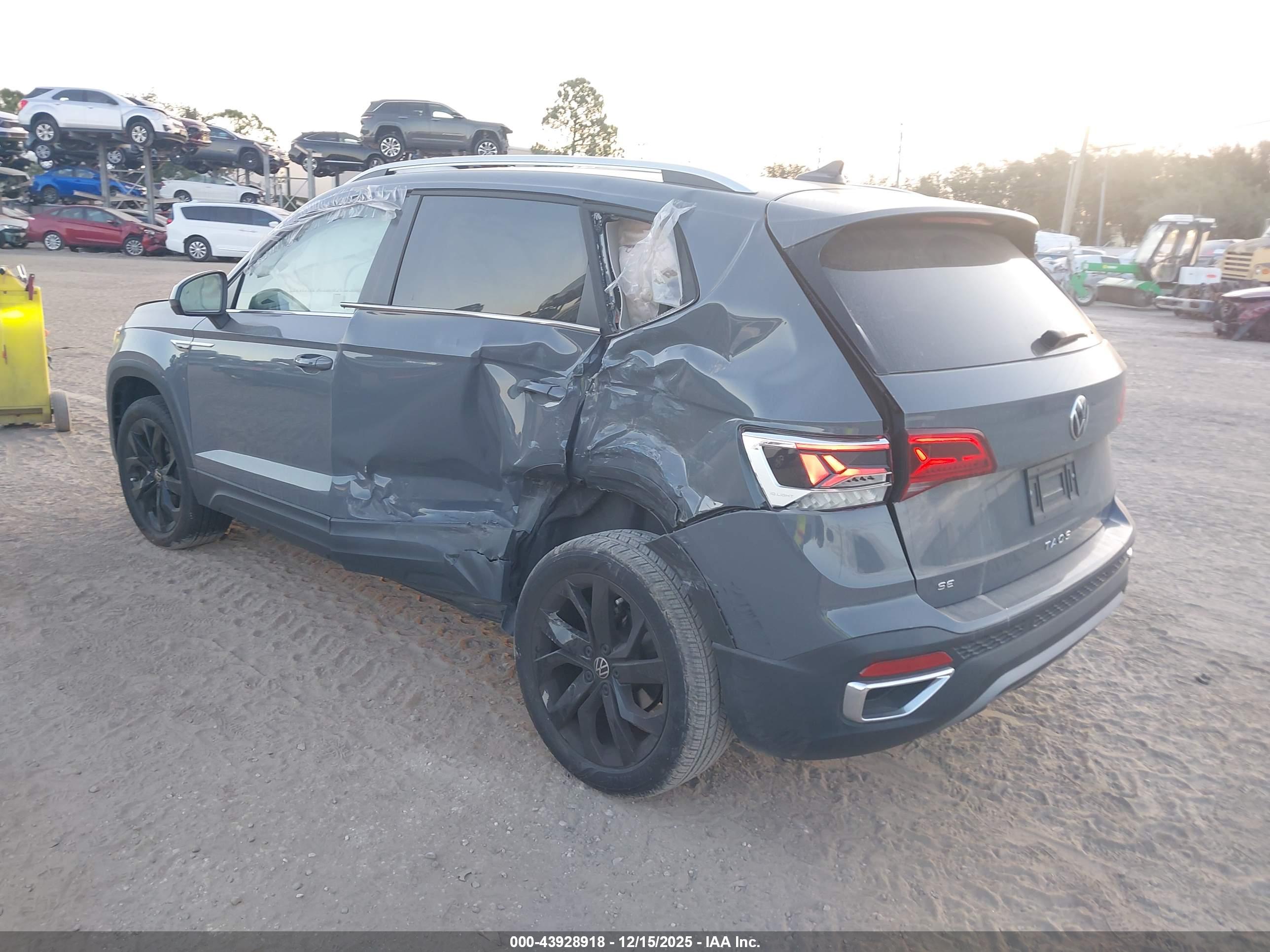 VOLKSWAGEN TAOS image 3