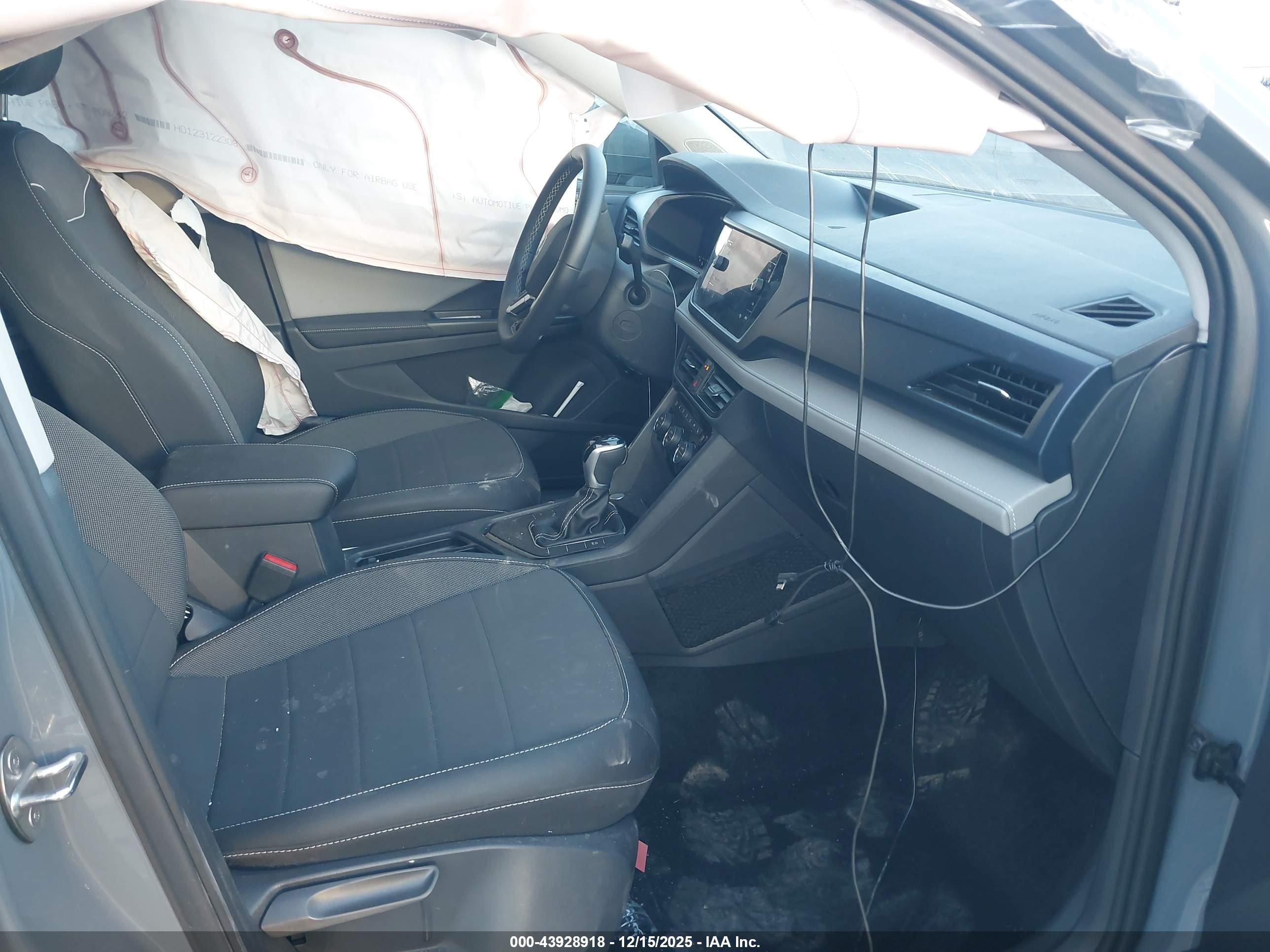 VOLKSWAGEN TAOS image 5