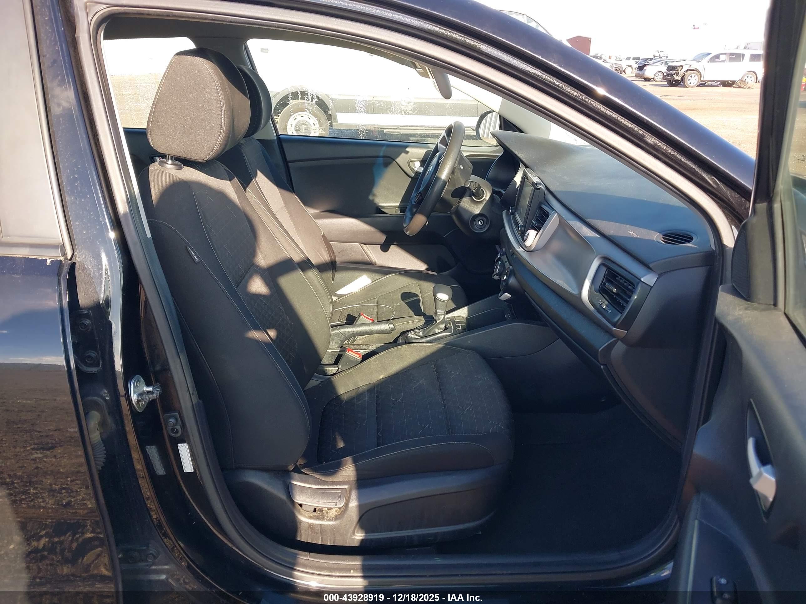 KIA RIO image 5