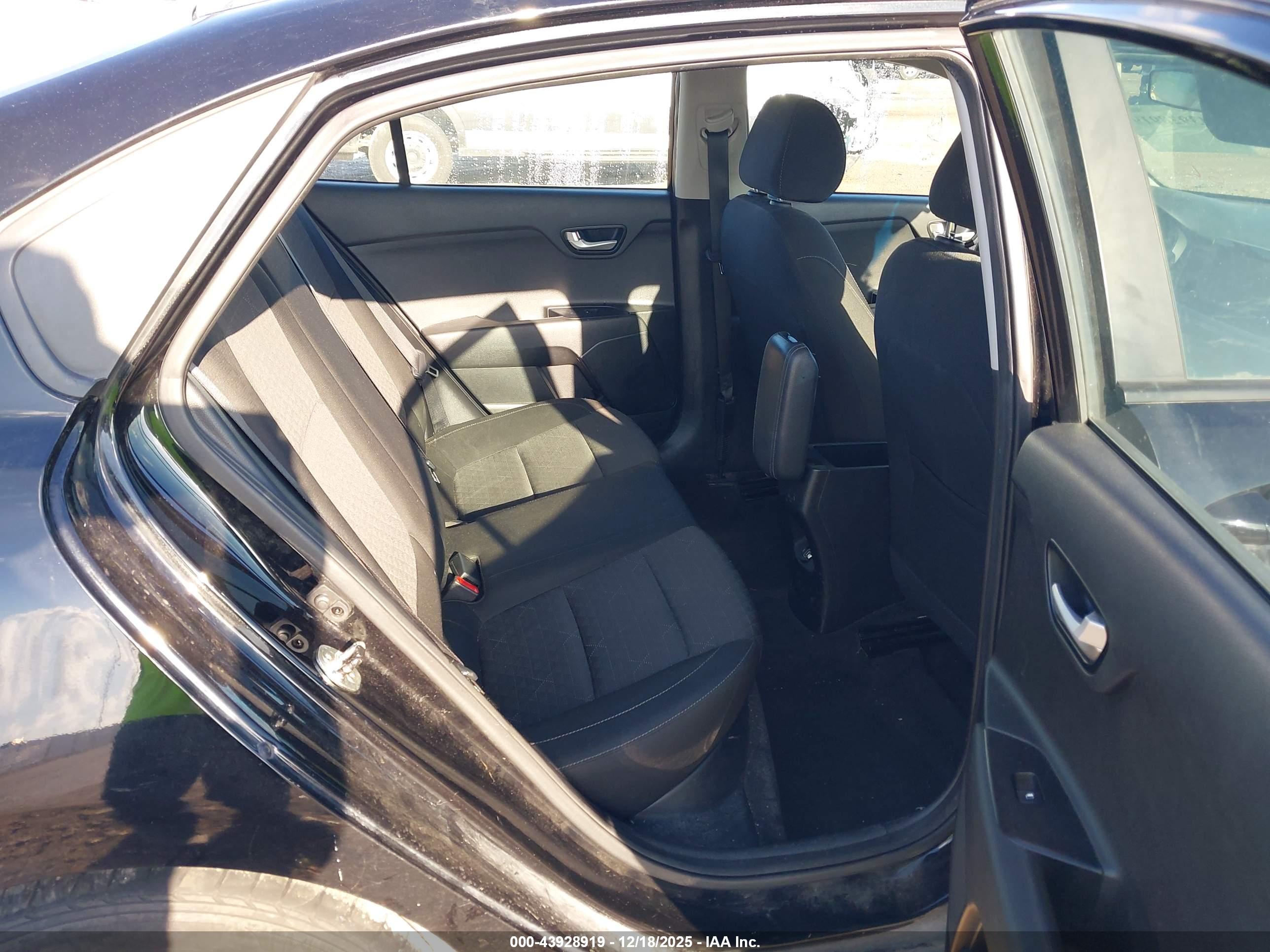 KIA RIO image 8