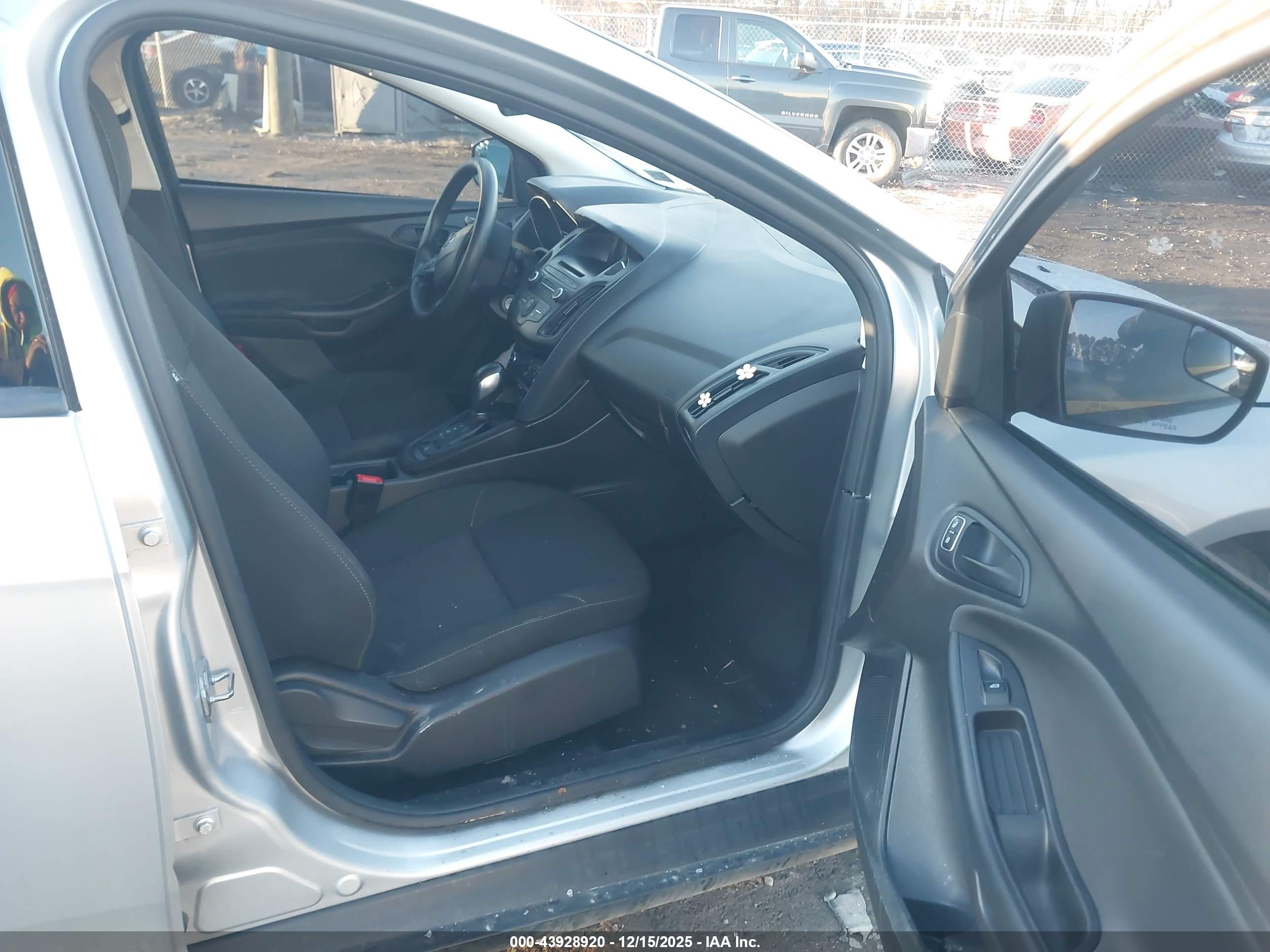FORD FOCUS image 5