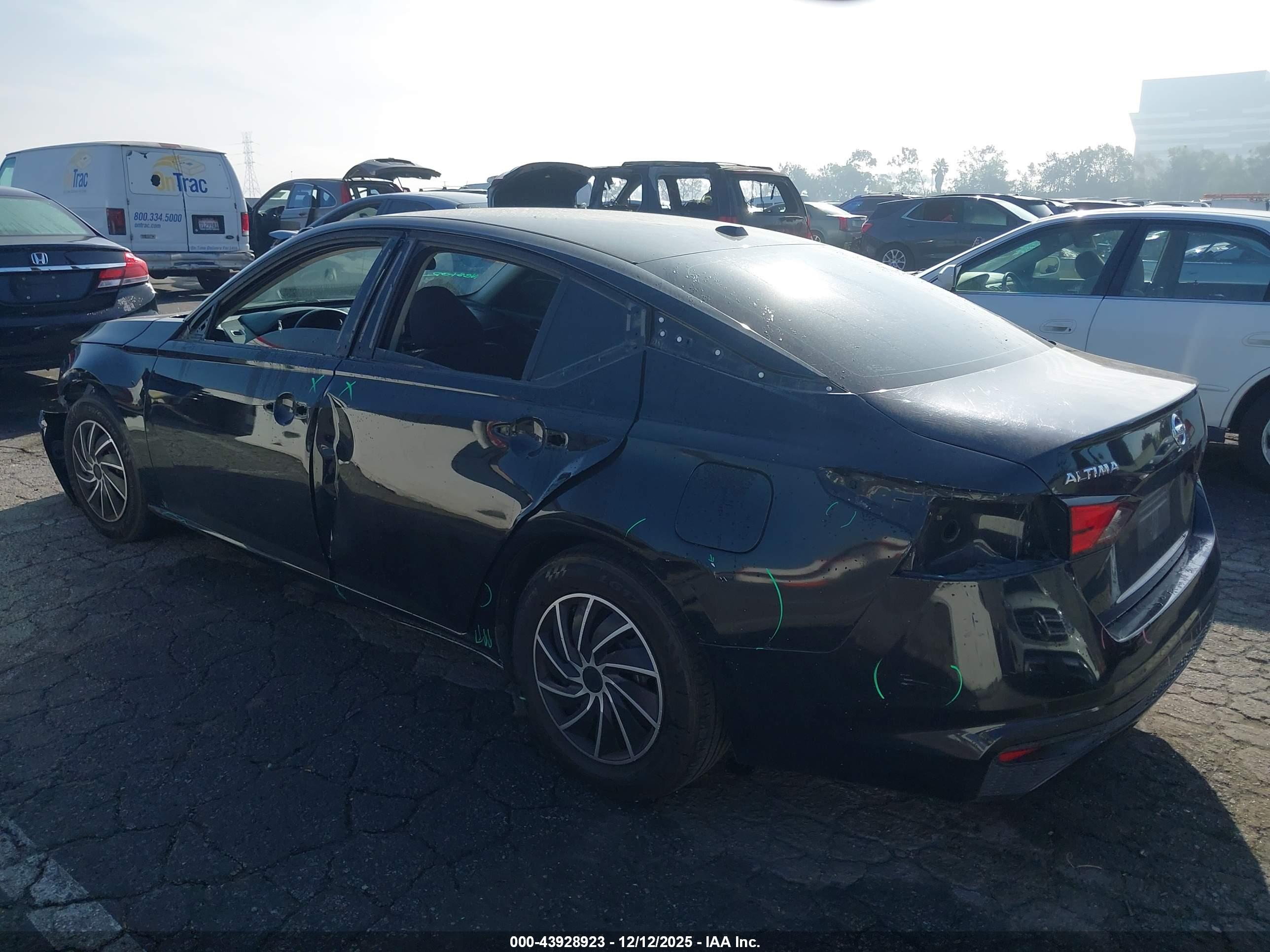 NISSAN ALTIMA image 3