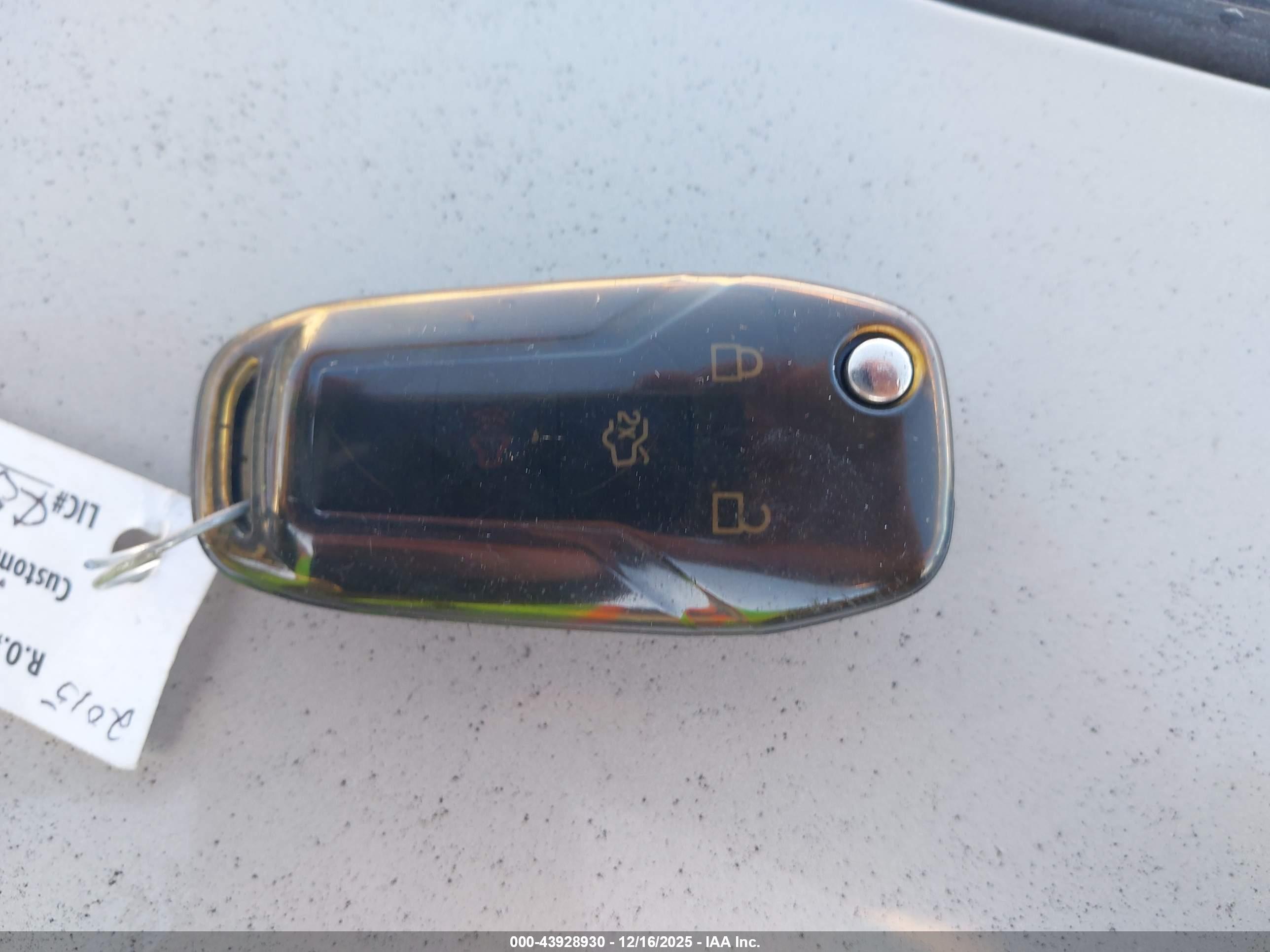 FORD FUSION image 11