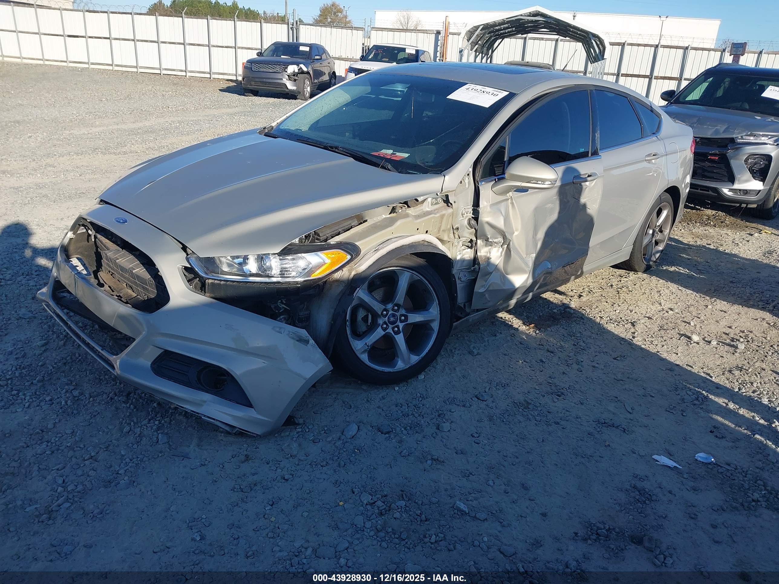 FORD FUSION image 2