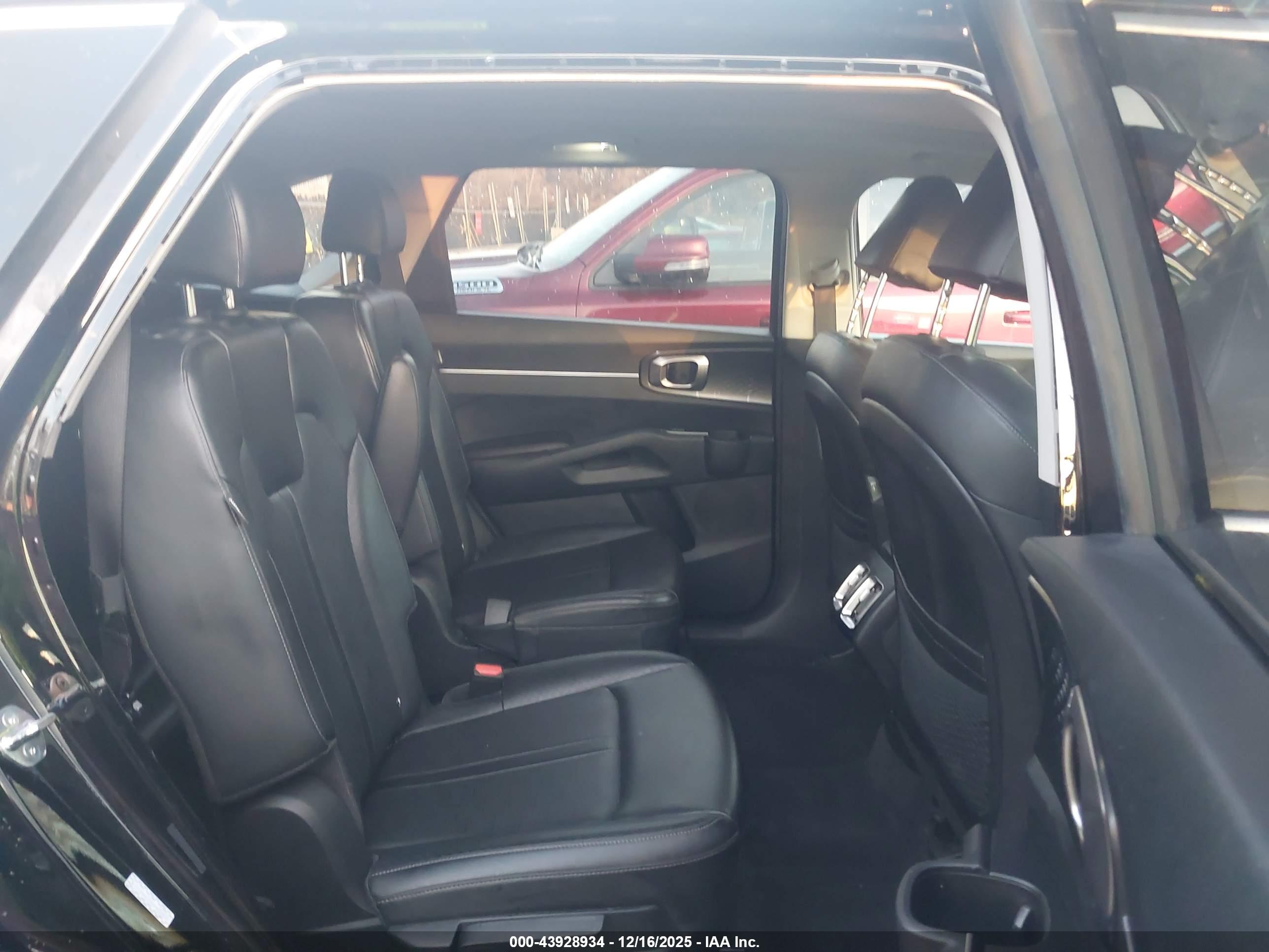 KIA SORENTO image 8