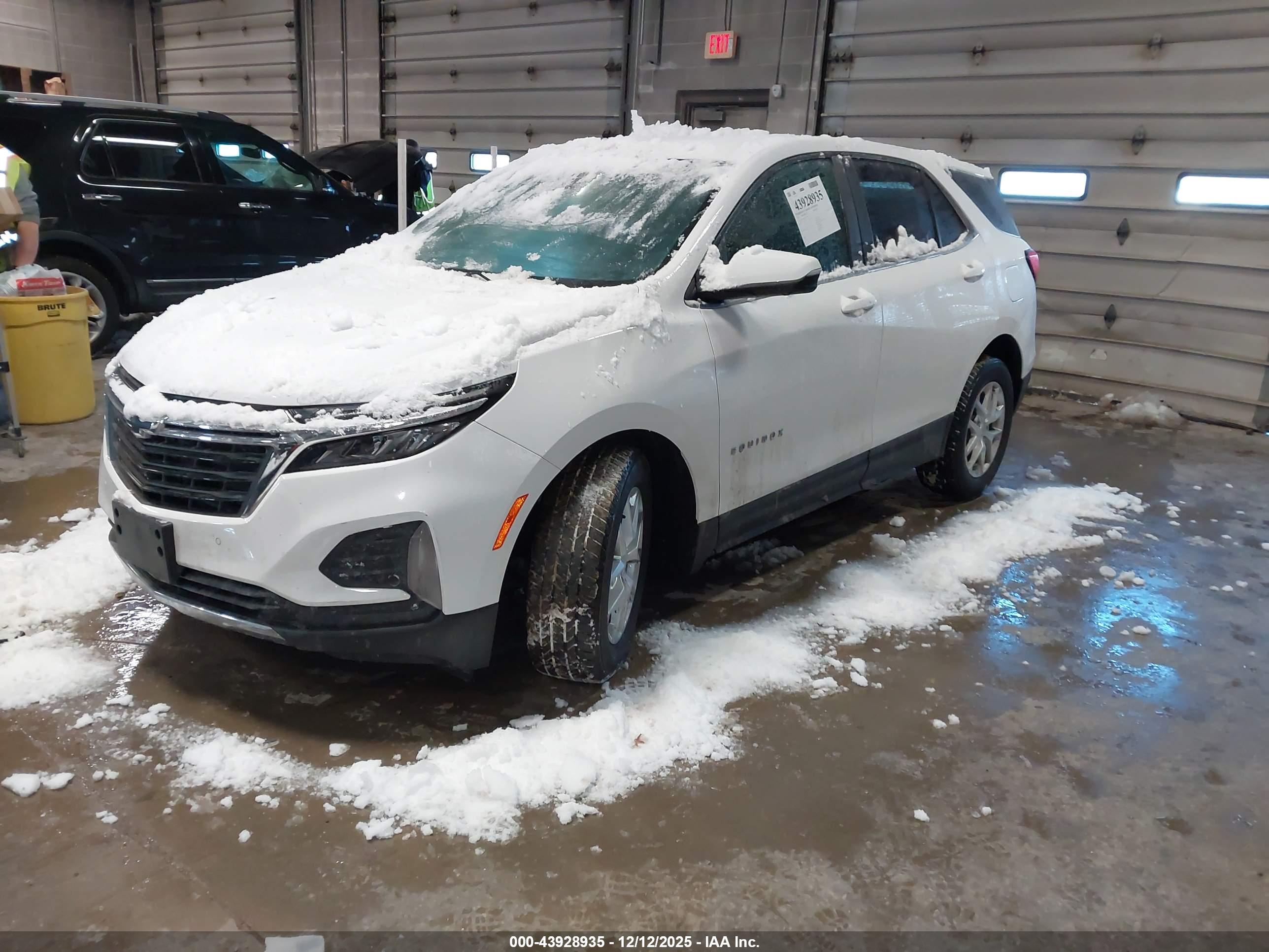 CHEVROLET EQUINOX image 2